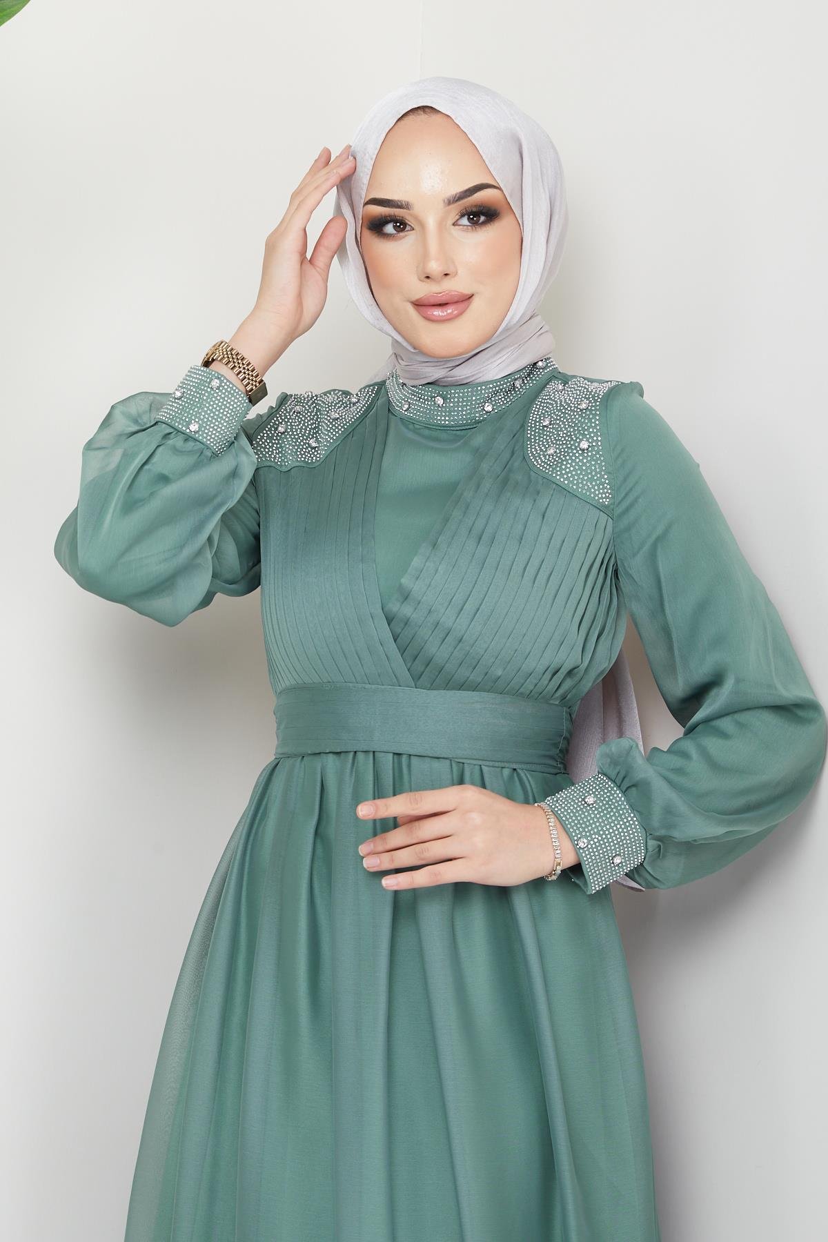 Tesettür Kruvaze Pilise, Omzu Taşlı Janjan Şifon Abiye MintHM4214