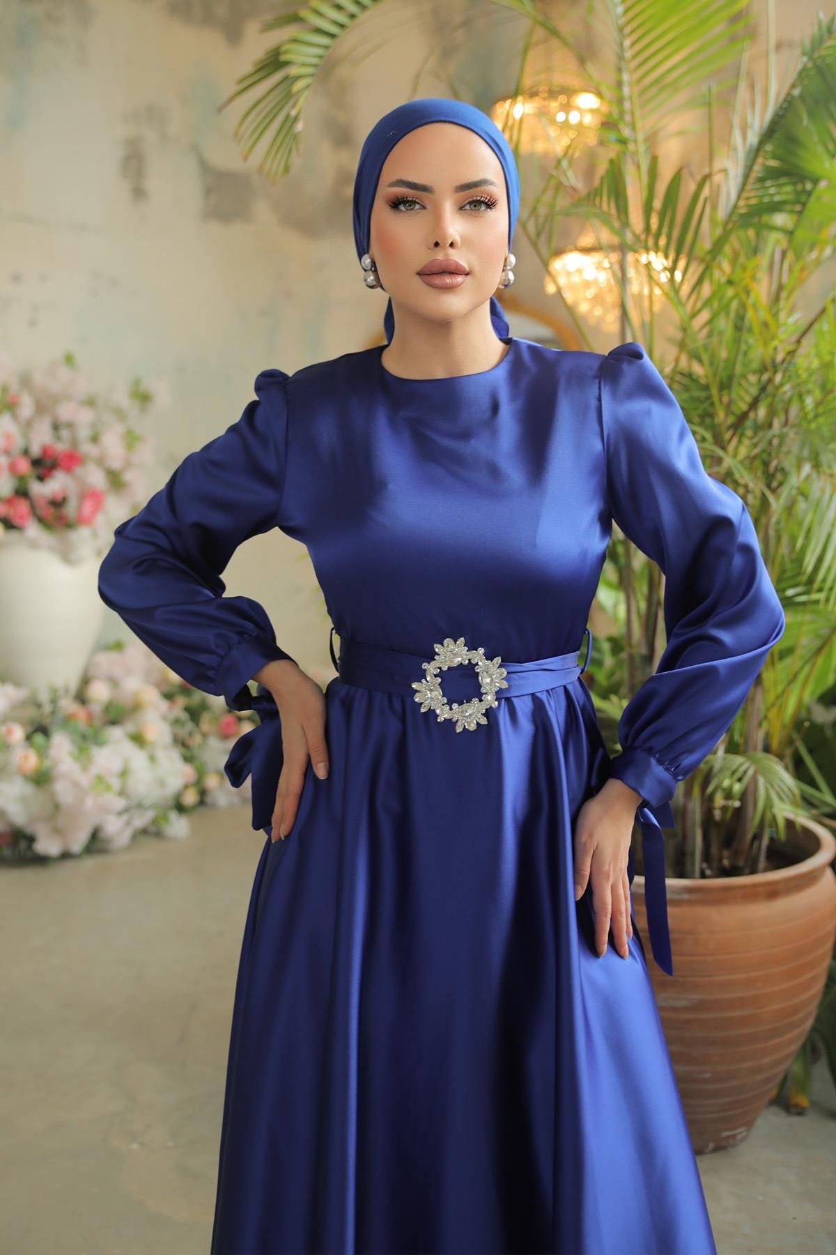 Tesettür Manşeti Bağcıklı Kemeri Taşlı Saten Abiye Saks MavisiHM4133-1