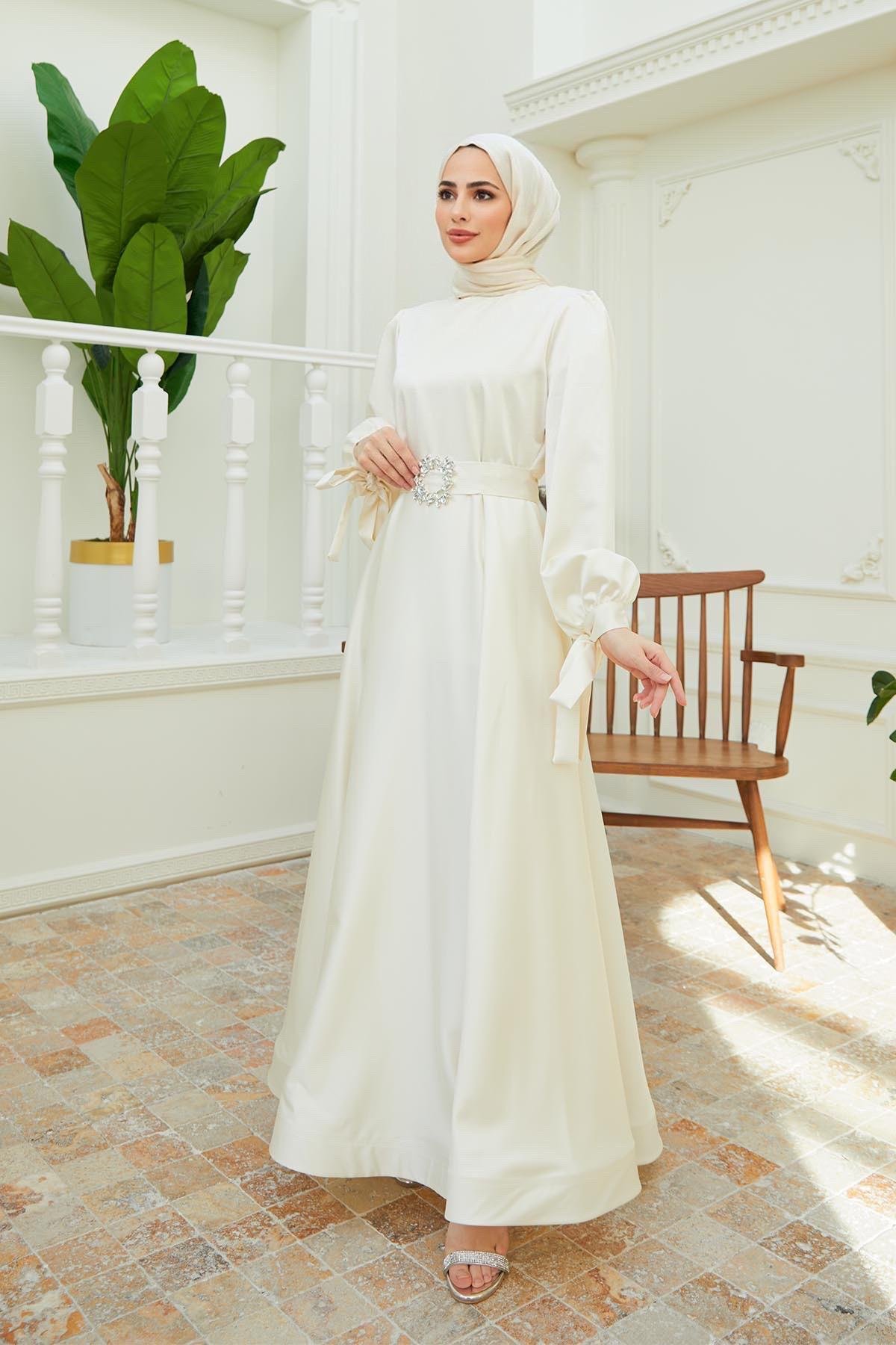 Tesettür Manşeti Bağcıklı Kemeri Taşlı Saten Abiye EkruHM4133-1
