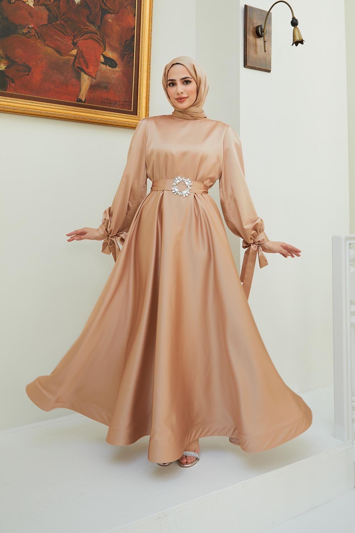 Tesettür Manşeti Bağcıklı Kemeri Taşlı Saten Abiye CamelHM4133-1