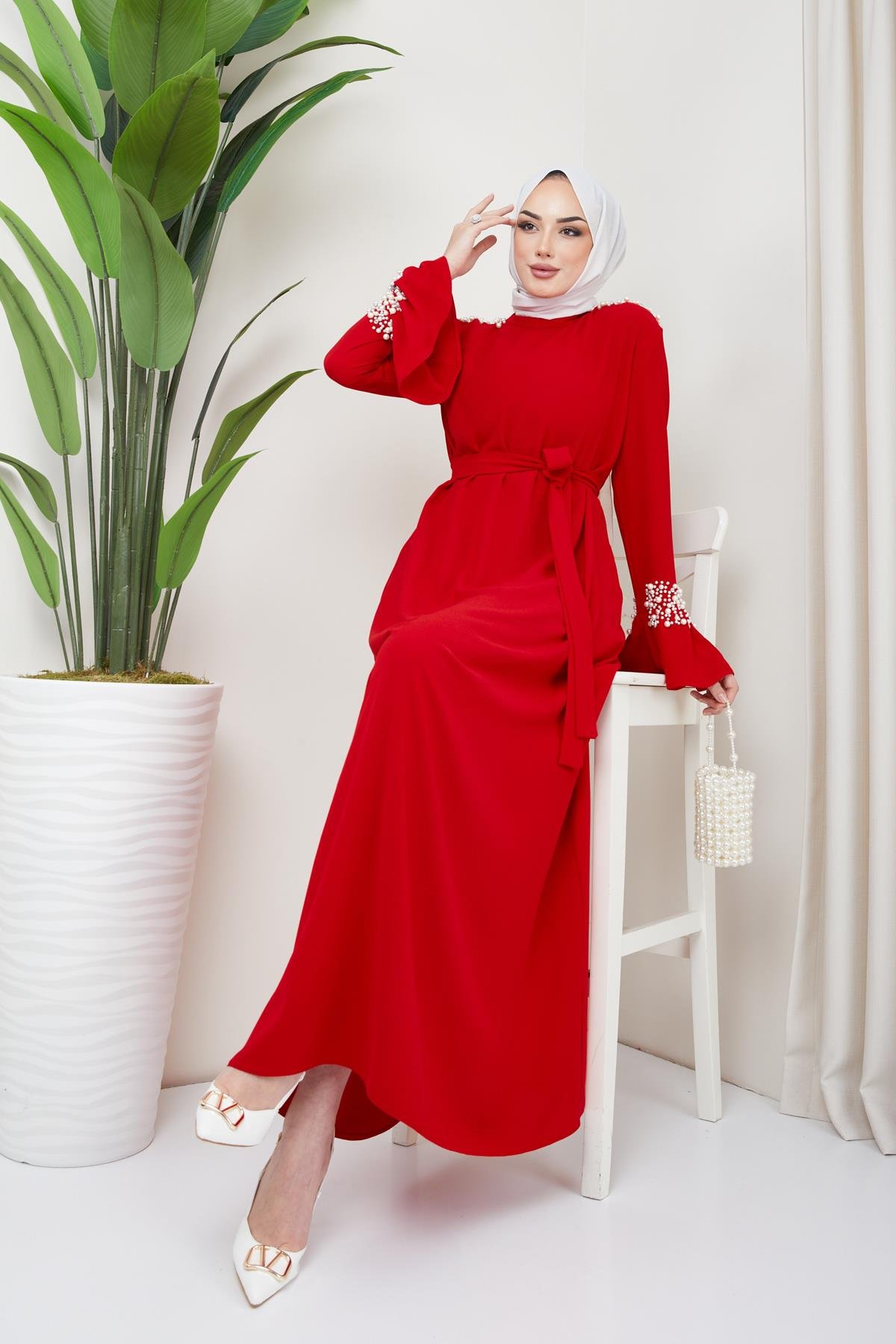 Tesettür Manşeti Volanlı, Taş Detaylı Krep Abiye KırmızıHM4164