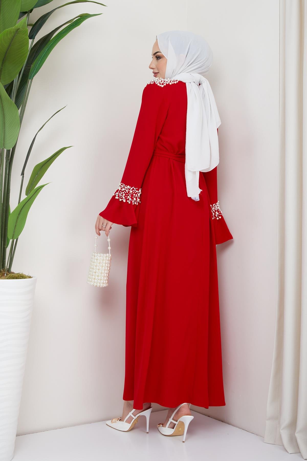 Tesettür Manşeti Volanlı, Taş Detaylı Krep Abiye KırmızıHM4164