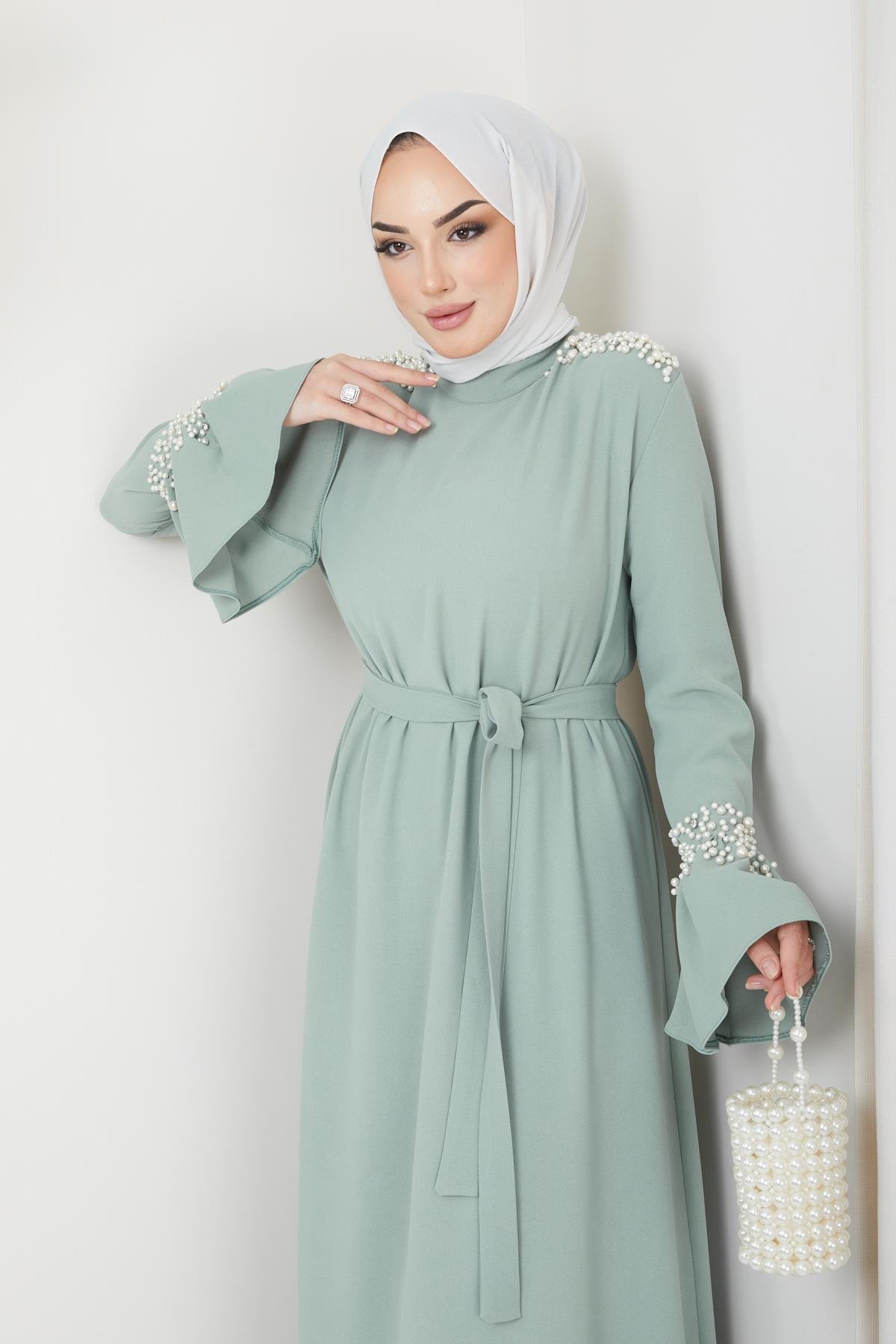 Tesettür Manşeti Volanlı, Taş Detaylı Krep Abiye Mint YeşiliHM4164