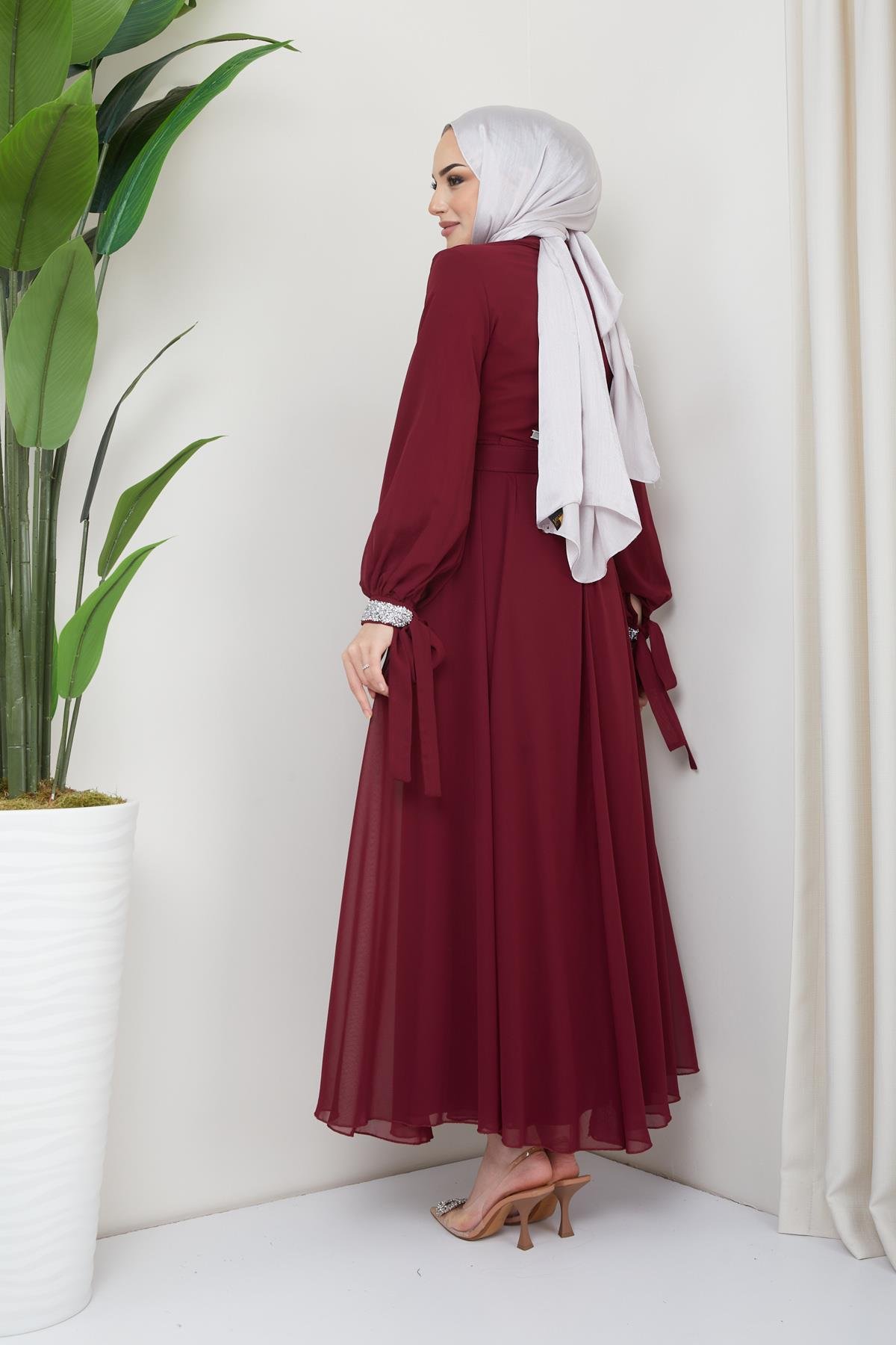 Tesettür Önü Büzgülü Taş Süslemeli Şifon Abiye BordoHM4089