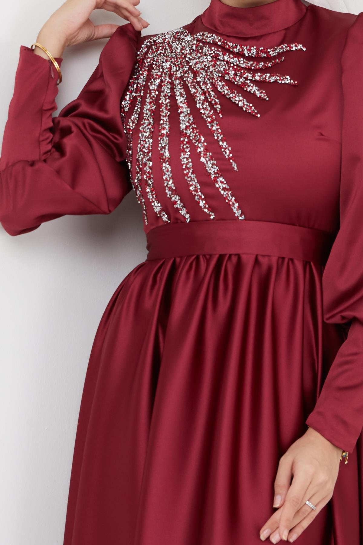 Tesettür Önü Meç Detaylı Saten Abiye BordoHM5018-1