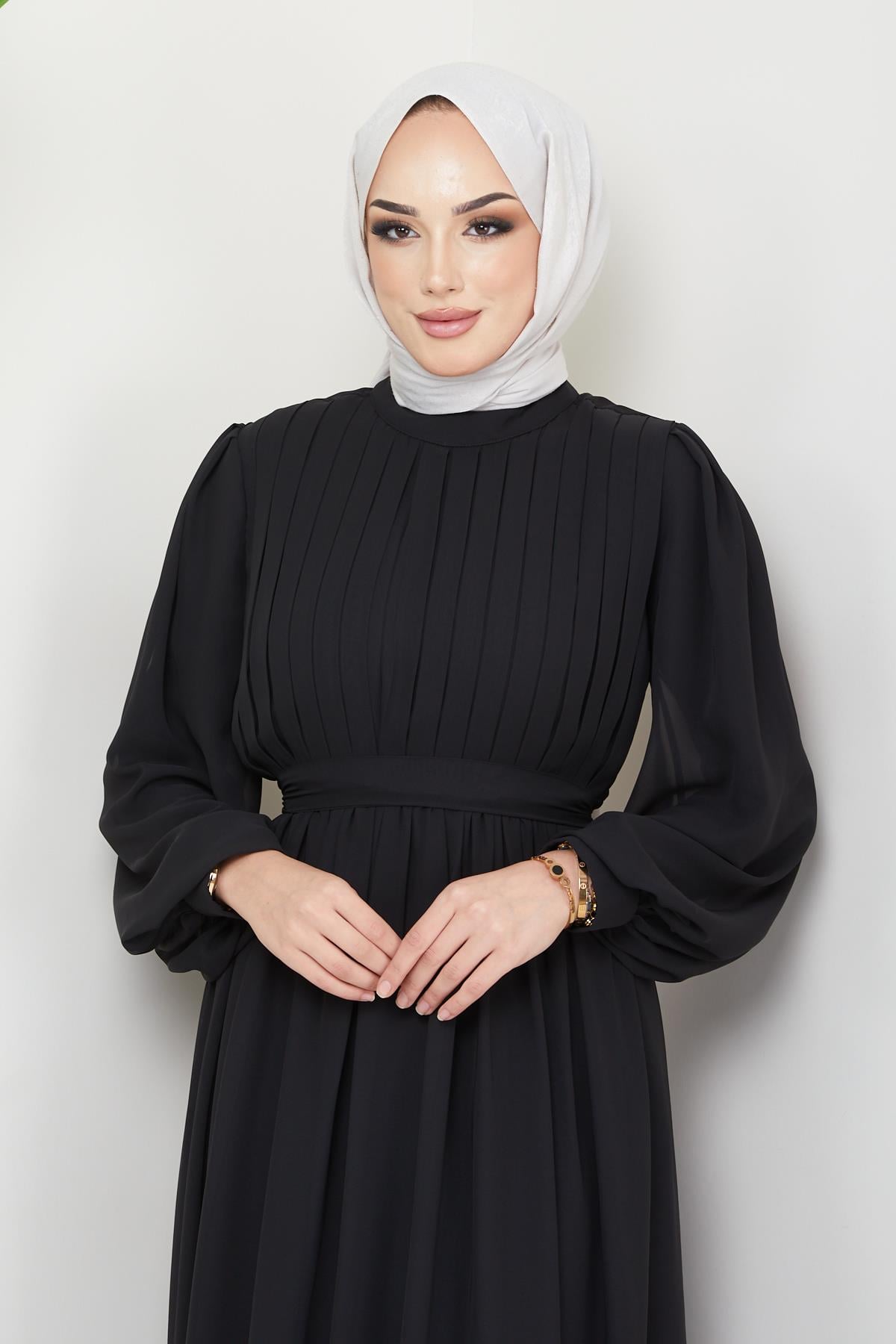 Tesettür Önü Piliseli Şifon Elbise SiyahHM4219