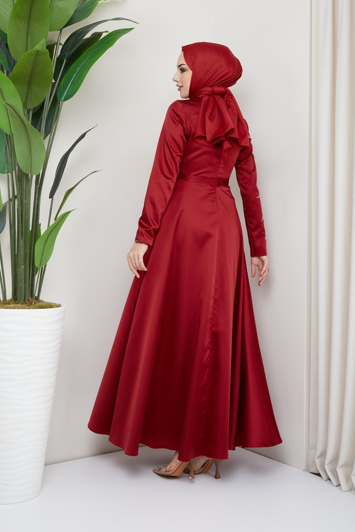 Tesettür Piliseli, Meç Süslemeli Saten Abiye BordoHM4209