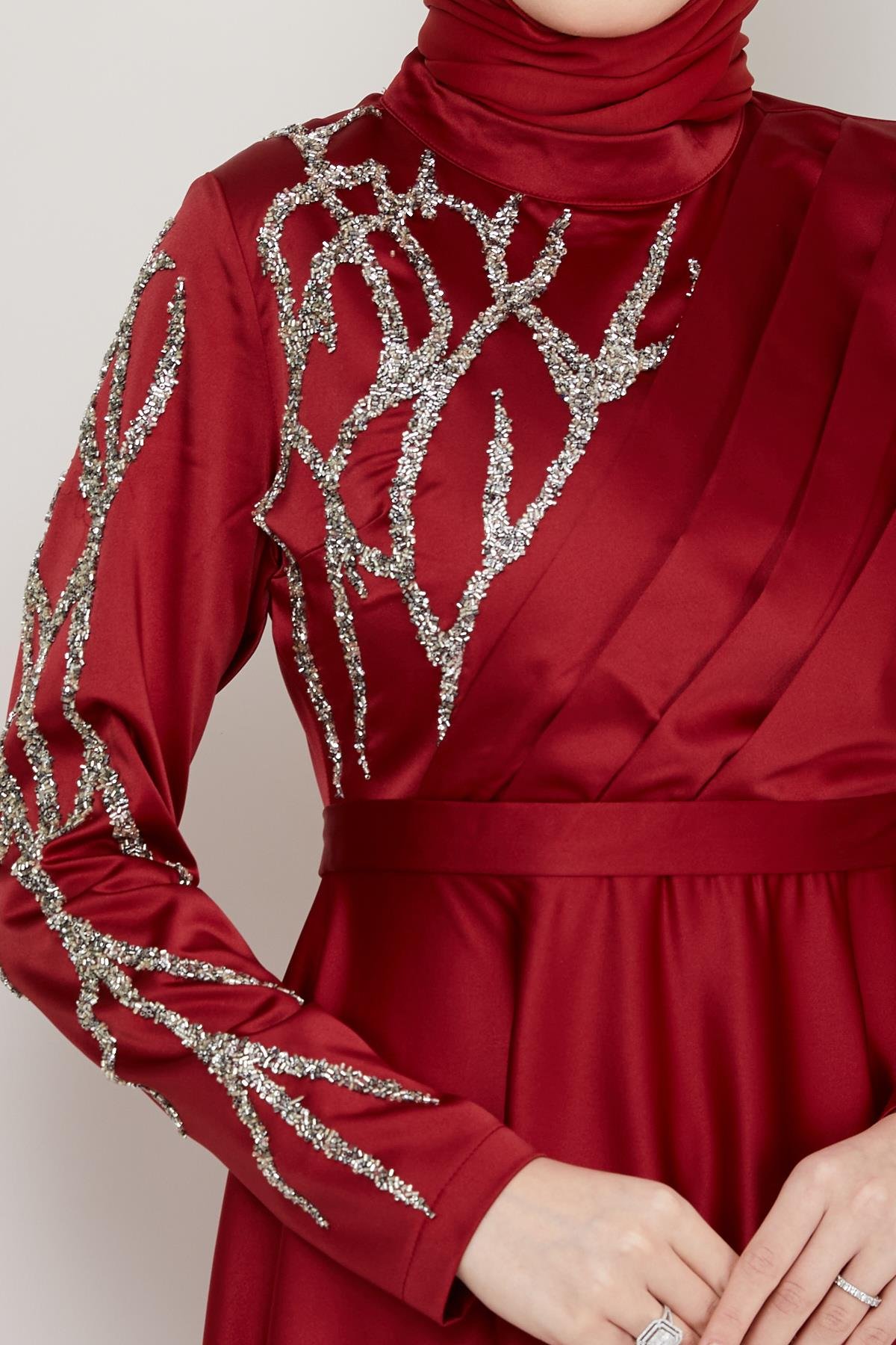 Tesettür Piliseli, Meç Süslemeli Saten Abiye BordoHM4209