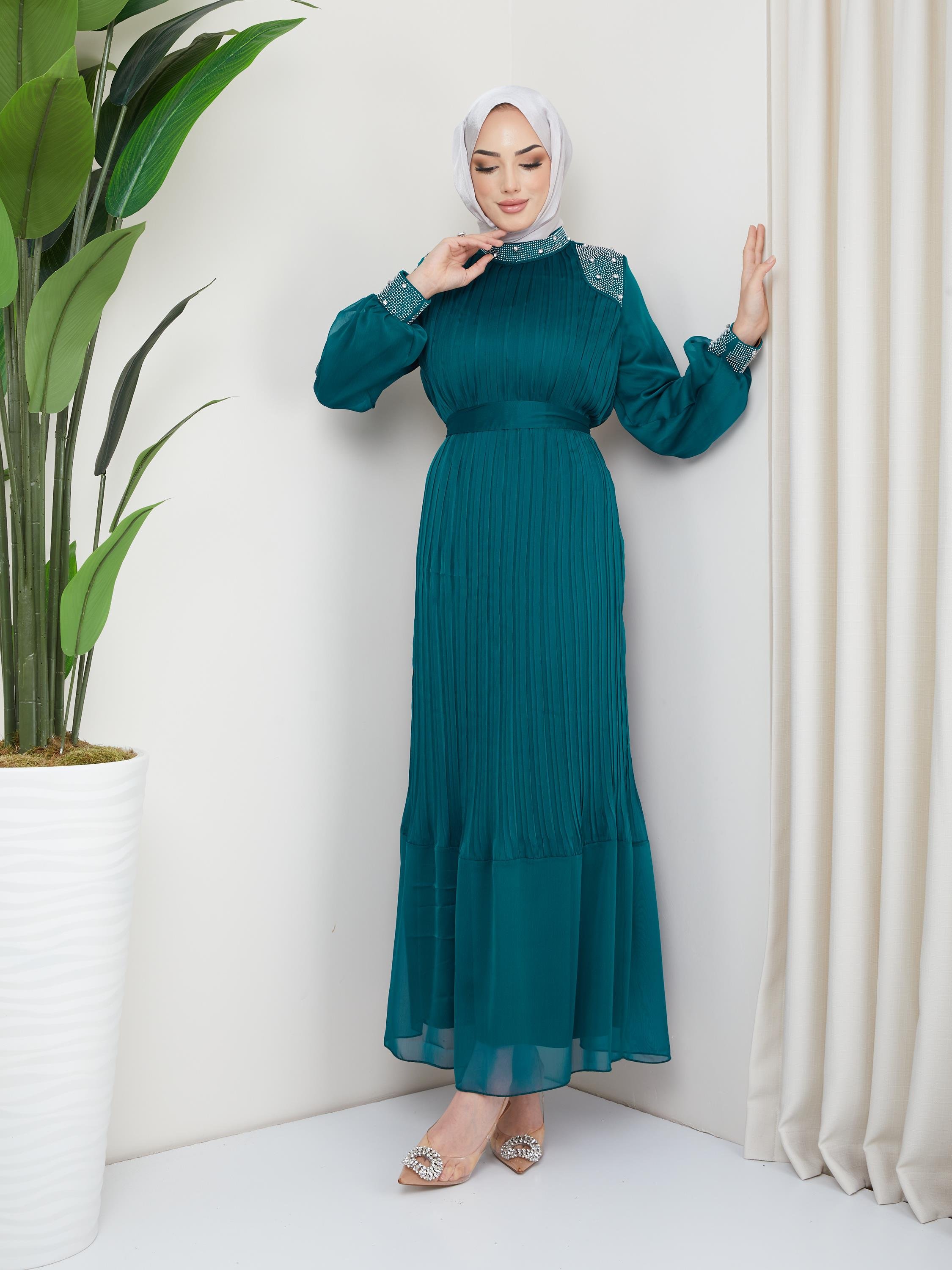 Tesettür Piliseli Taş ve İnci Süslemeli Şifon Abiye PetrolHM4180