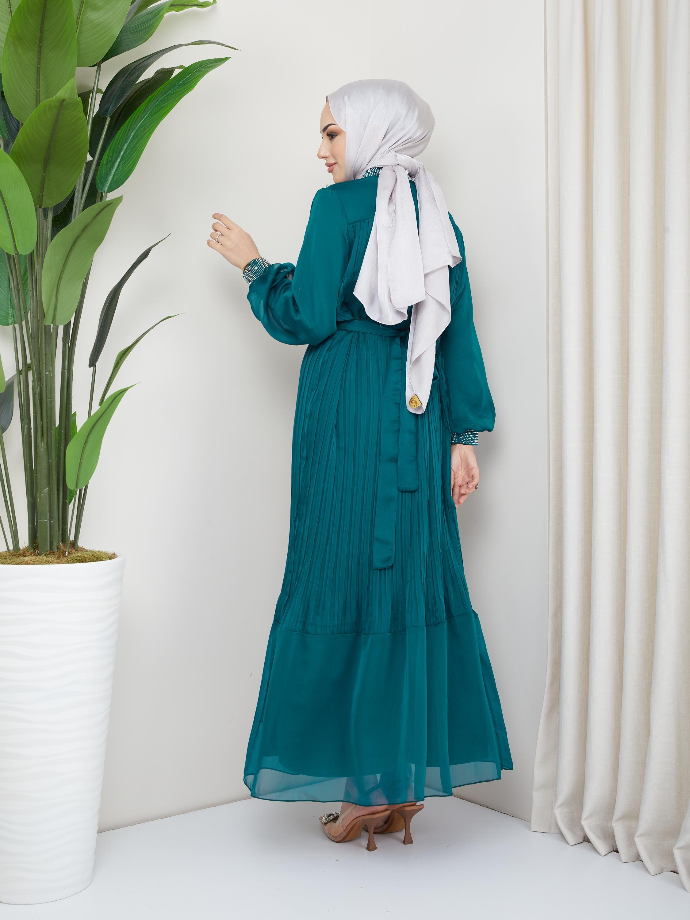 Tesettür Piliseli Taş ve İnci Süslemeli Şifon Abiye PetrolHM4180