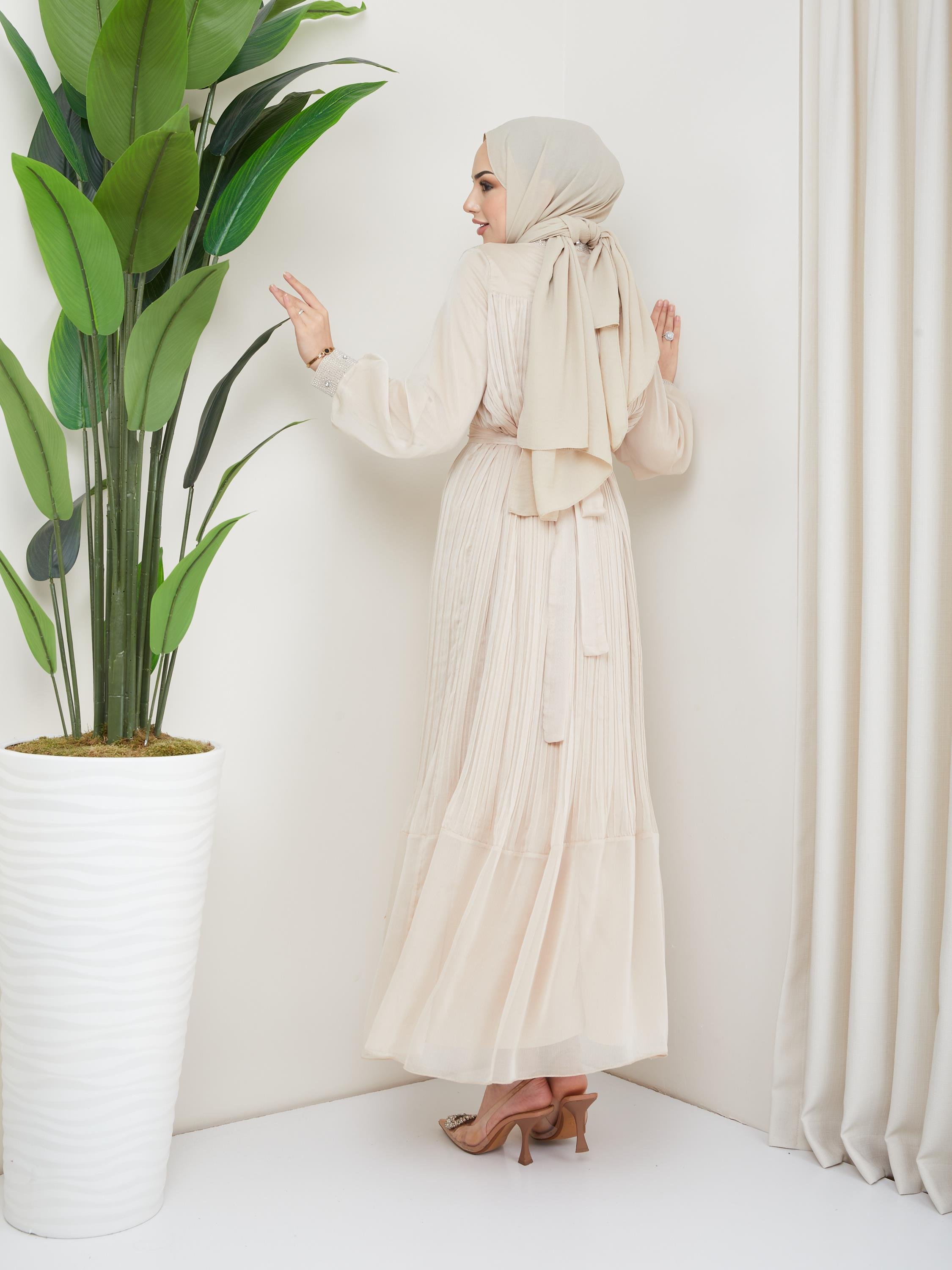 Tesettür Piliseli Taş ve İnci Süslemeli Şifon Abiye TaşHM4180