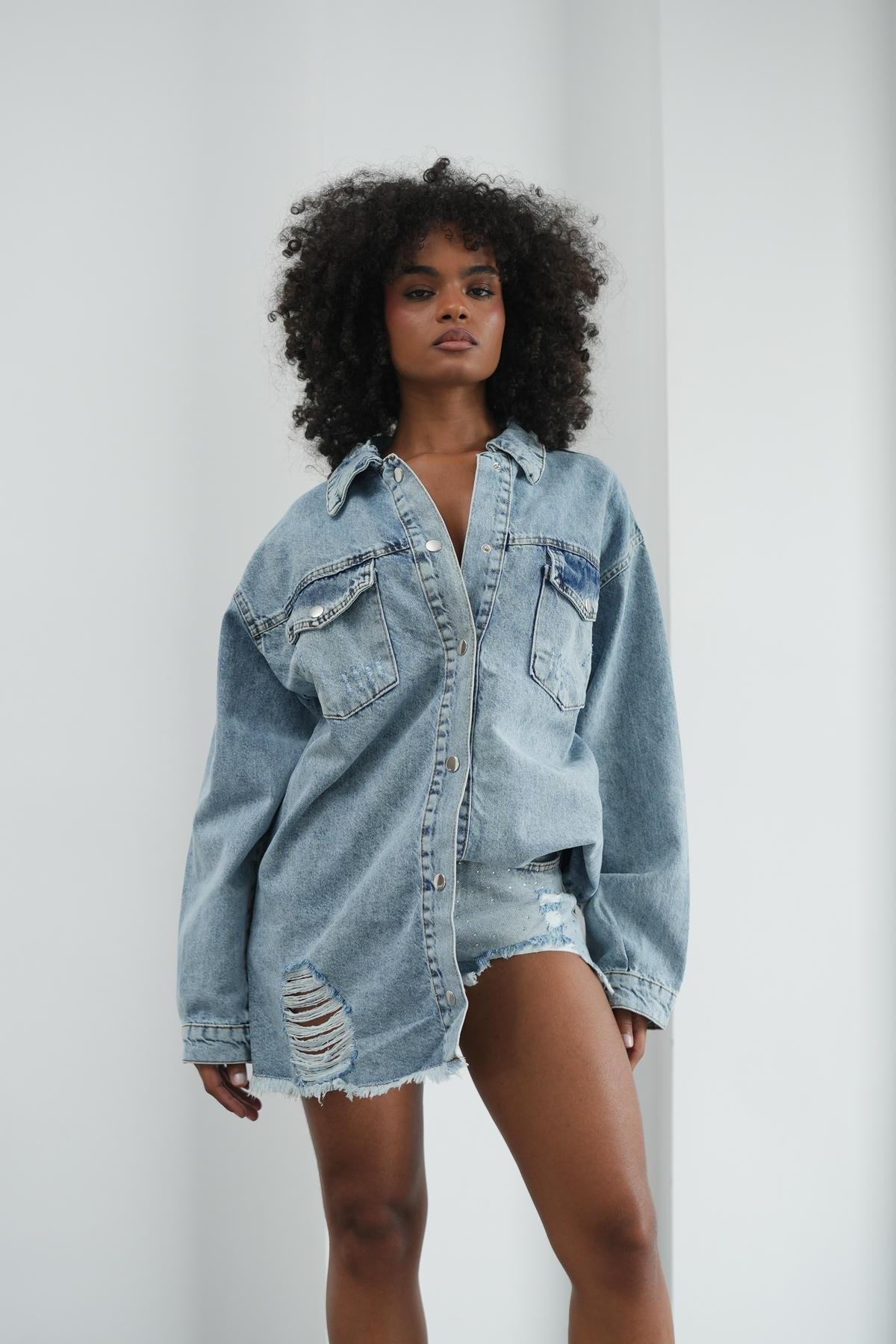 Yırtmaç Detaylı Oversize Mavi Kot CeketHM1329