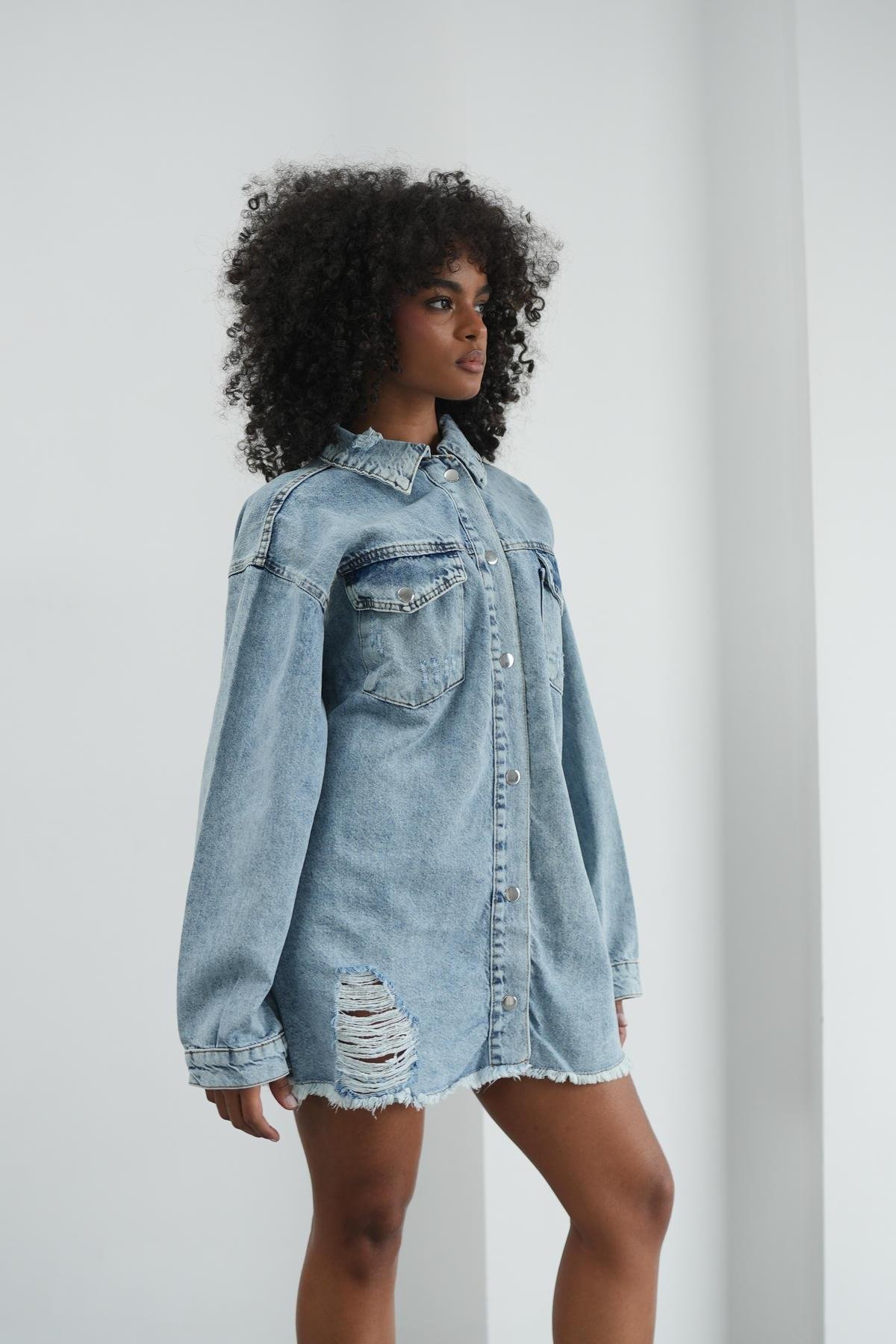 Yırtmaç Detaylı Oversize Mavi Kot CeketHM1329