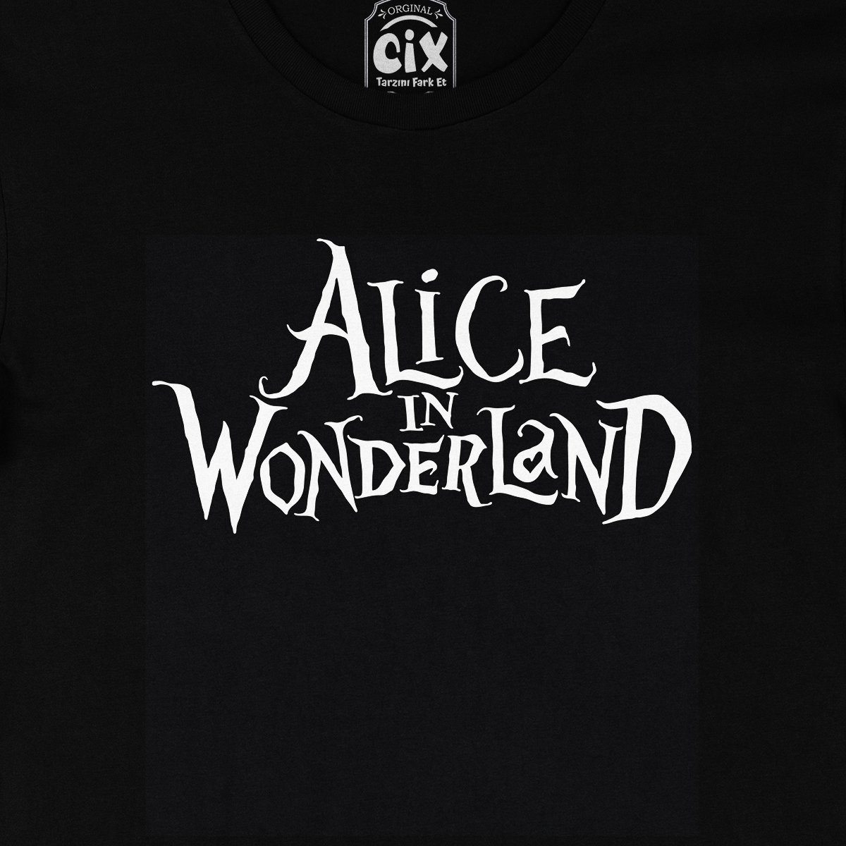 Alice In Wonderland Siyah Tişört