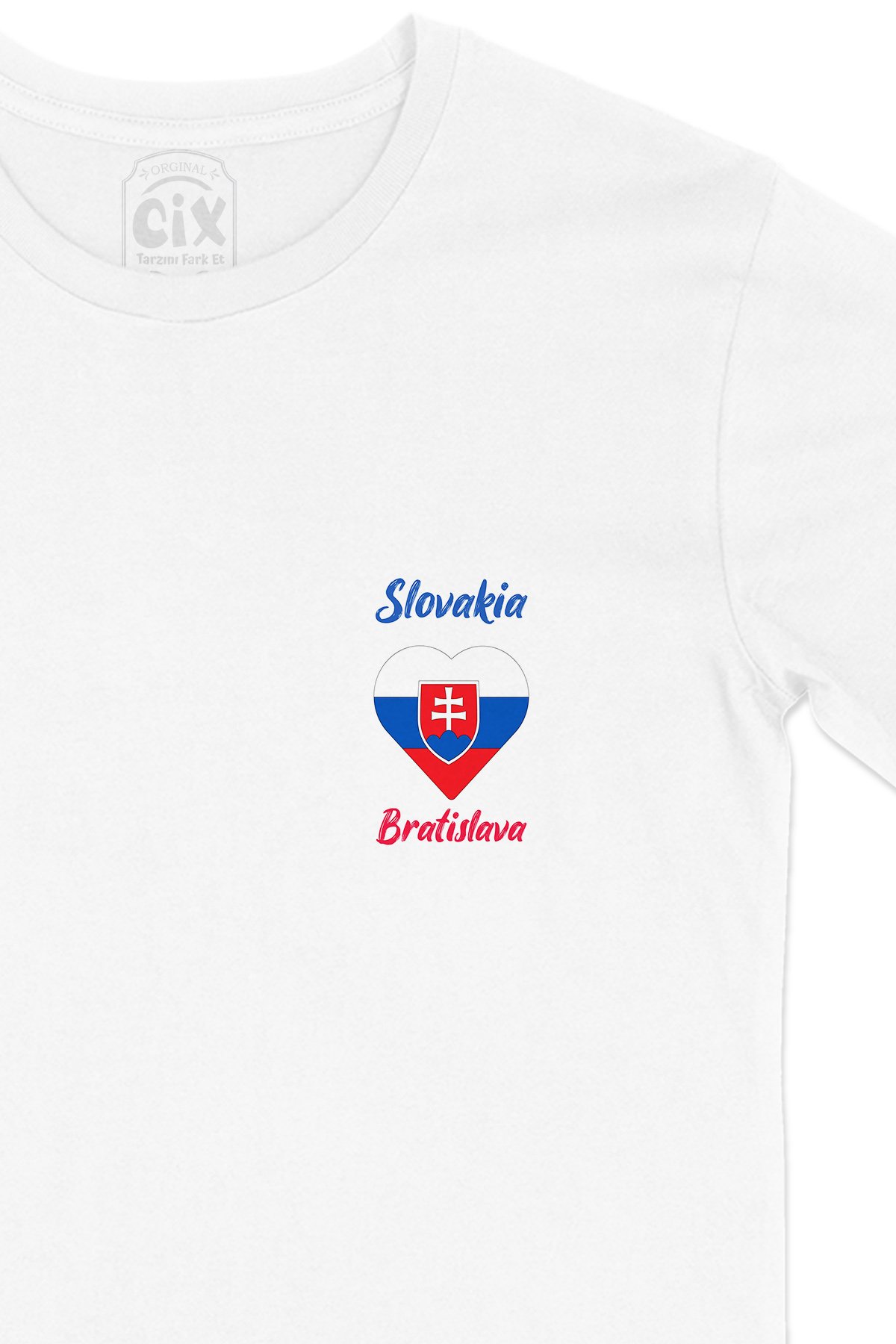 Bratislava Slovakya Bayraklı Kalpli Cep Logo Tasarımlı Beyaz Tişört