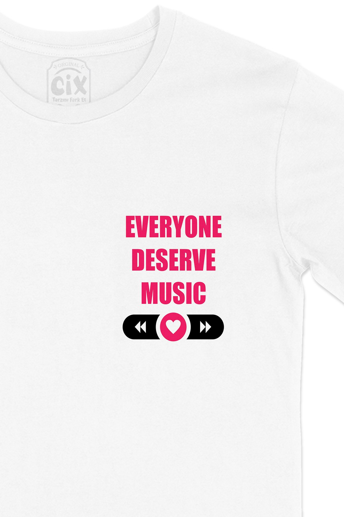 Everyone Deserve Good Music Cep Logo Tasarımlı Beyaz Tişört
