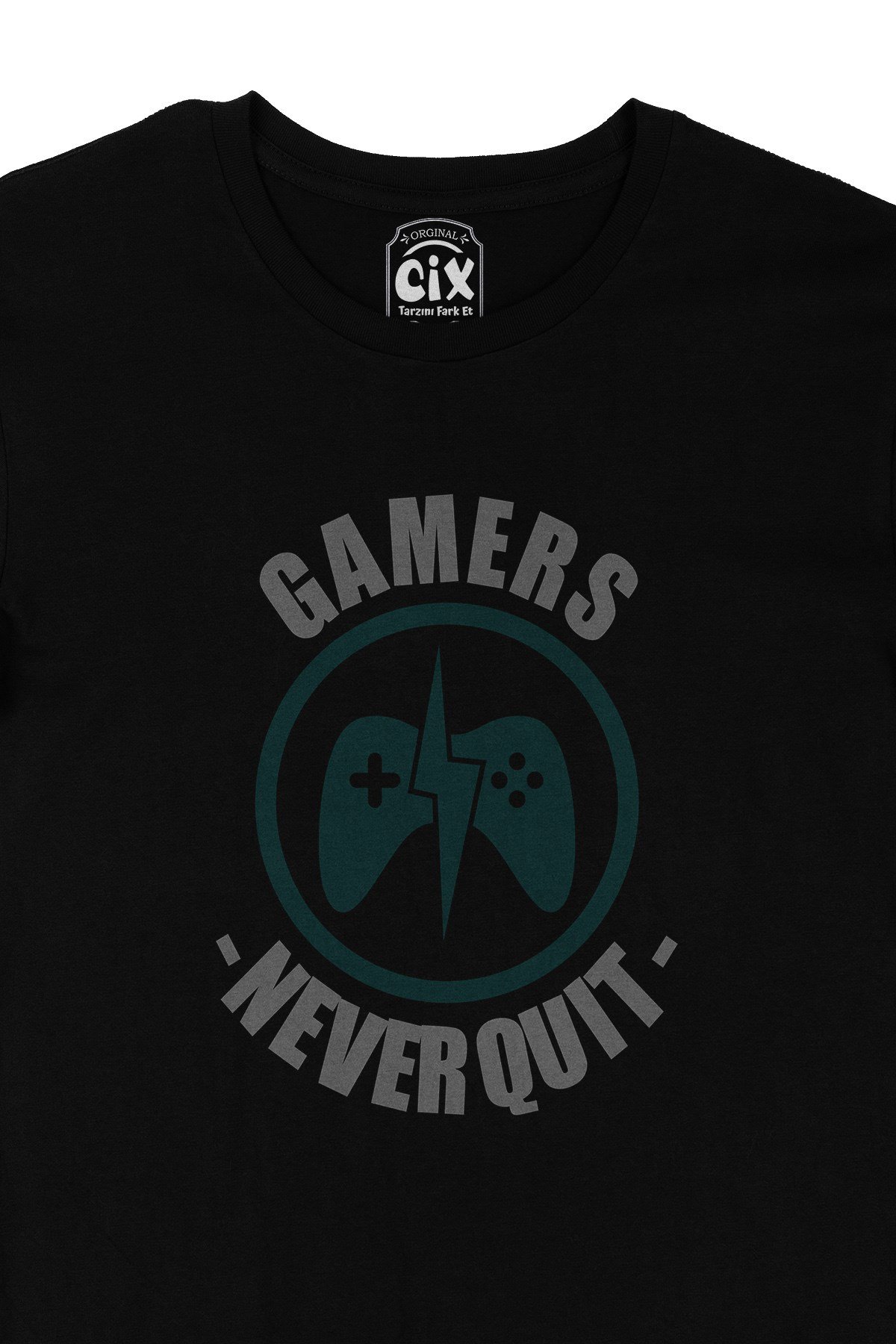 Gri Gamers Never Quit Siyah Tişört