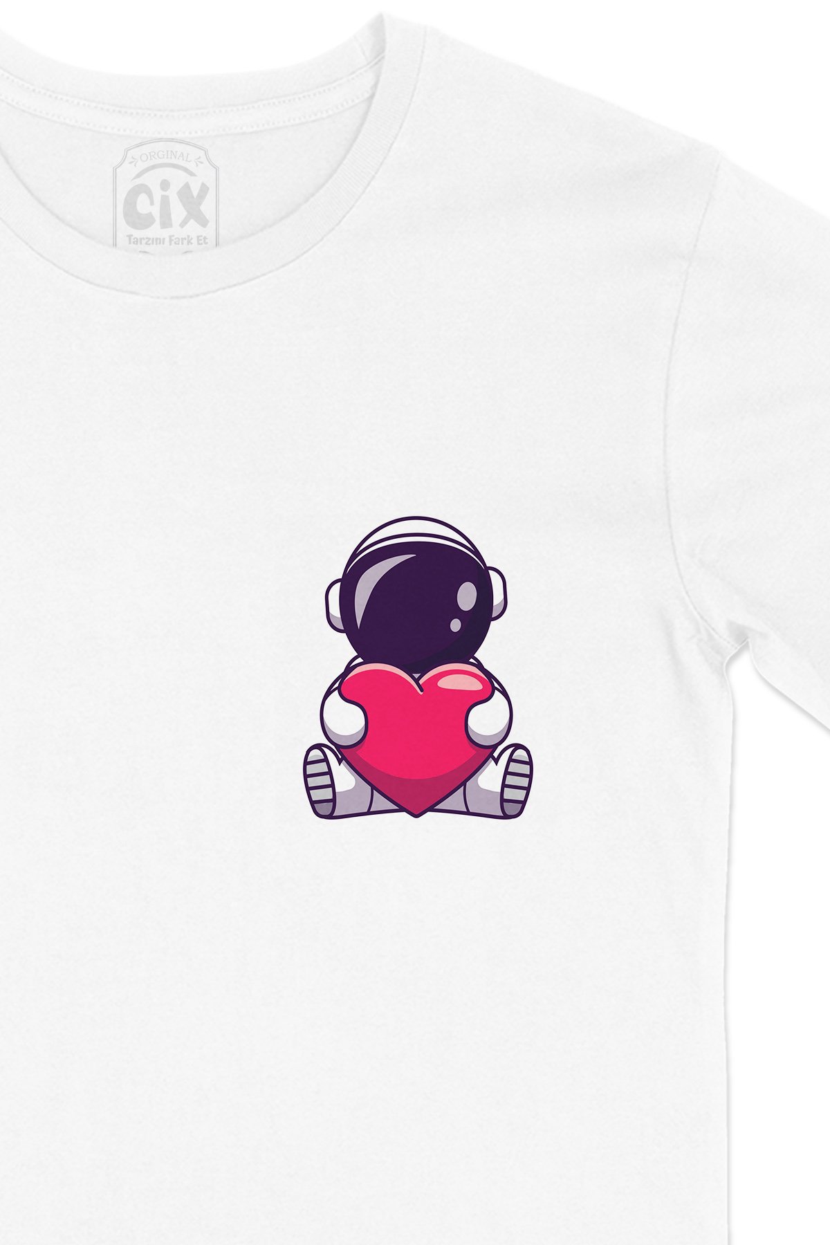 Kalpli Astronot Cep Logo Tasarımlı Beyaz Tişört