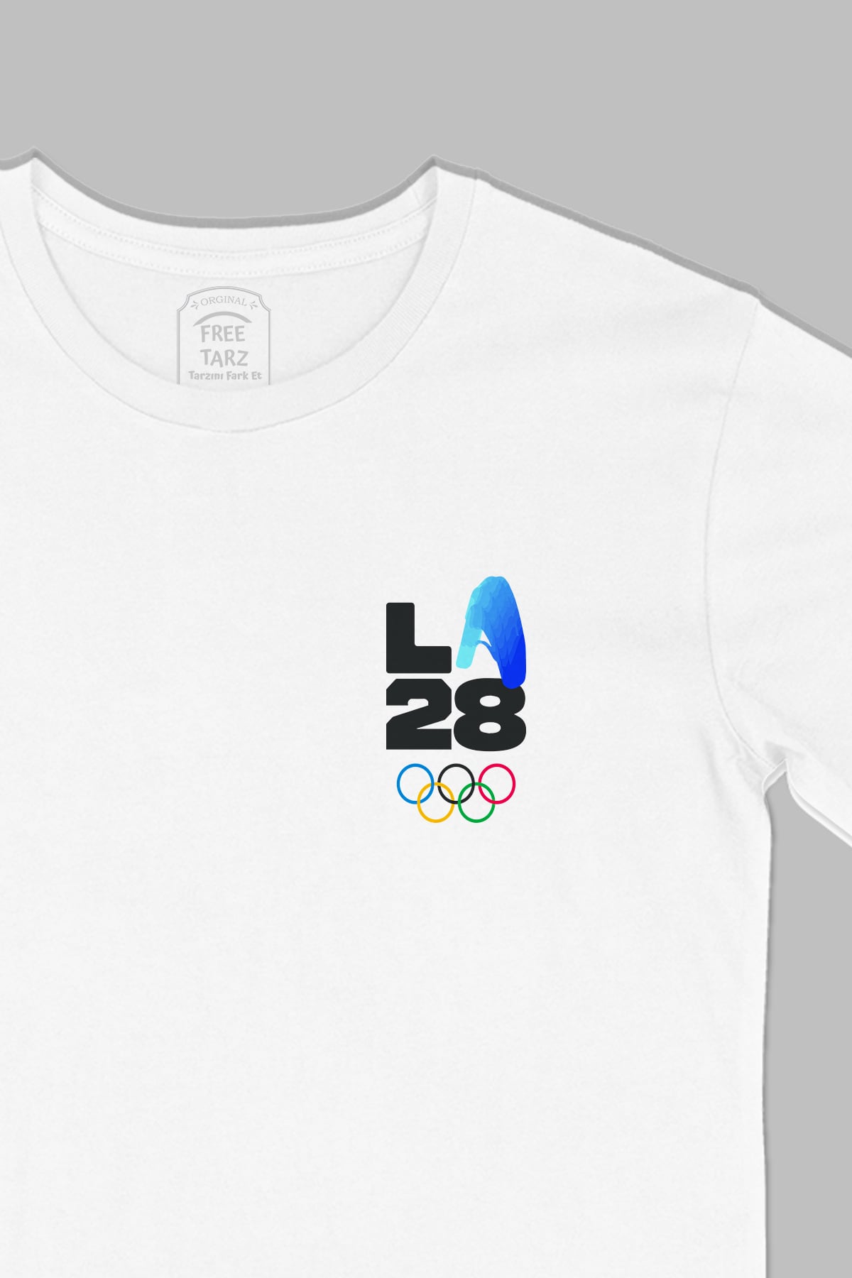 Los Angeles 2028 LA Olimpiyat Logo Baskılı Cep Tasarım Beyaz Tişört Los Angeles 2028 LA Olimpiyat Logo Baskılı Cep Tasarım Beyaz Tişört - Ücretsiz Kargo