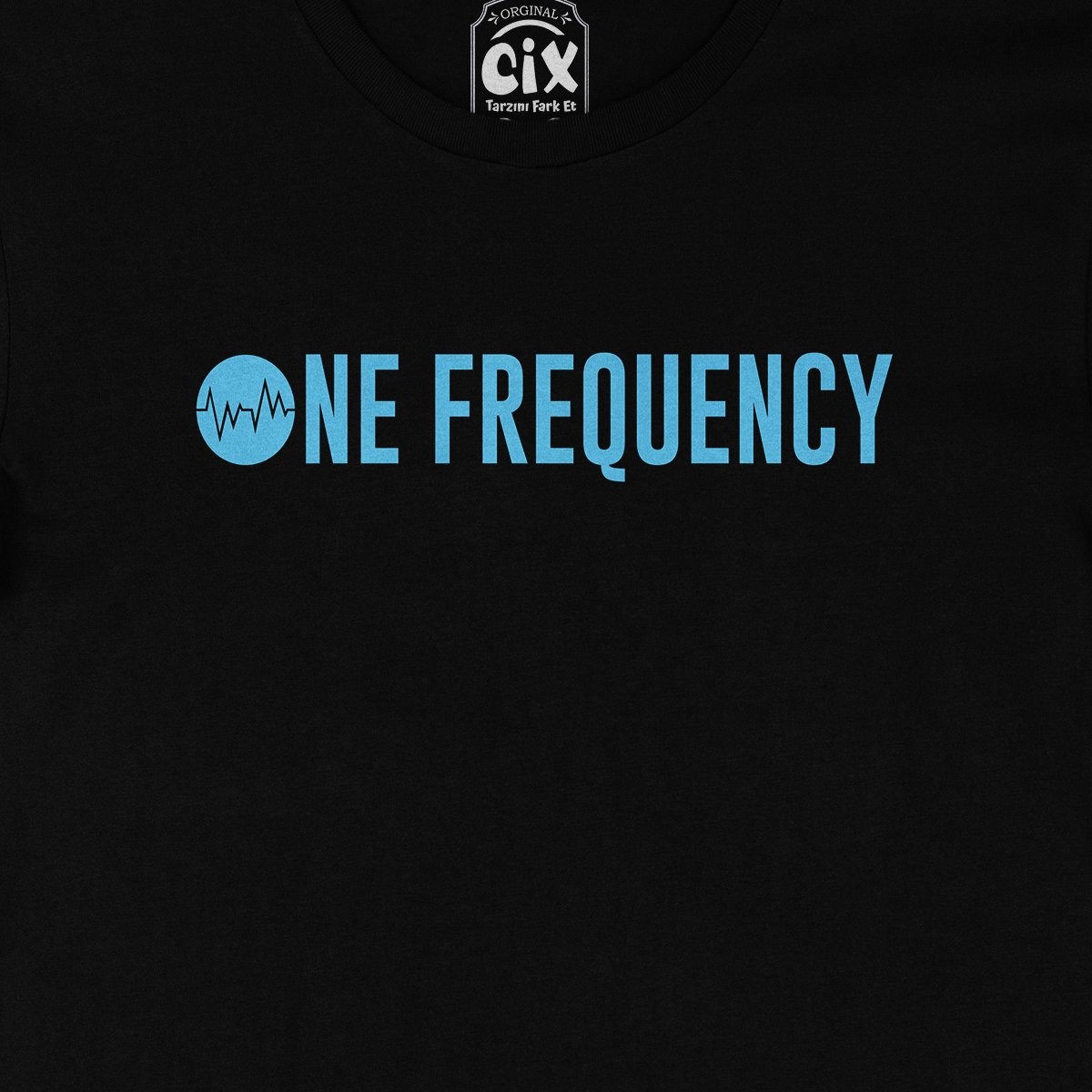 No Frequency Siyah Tişört