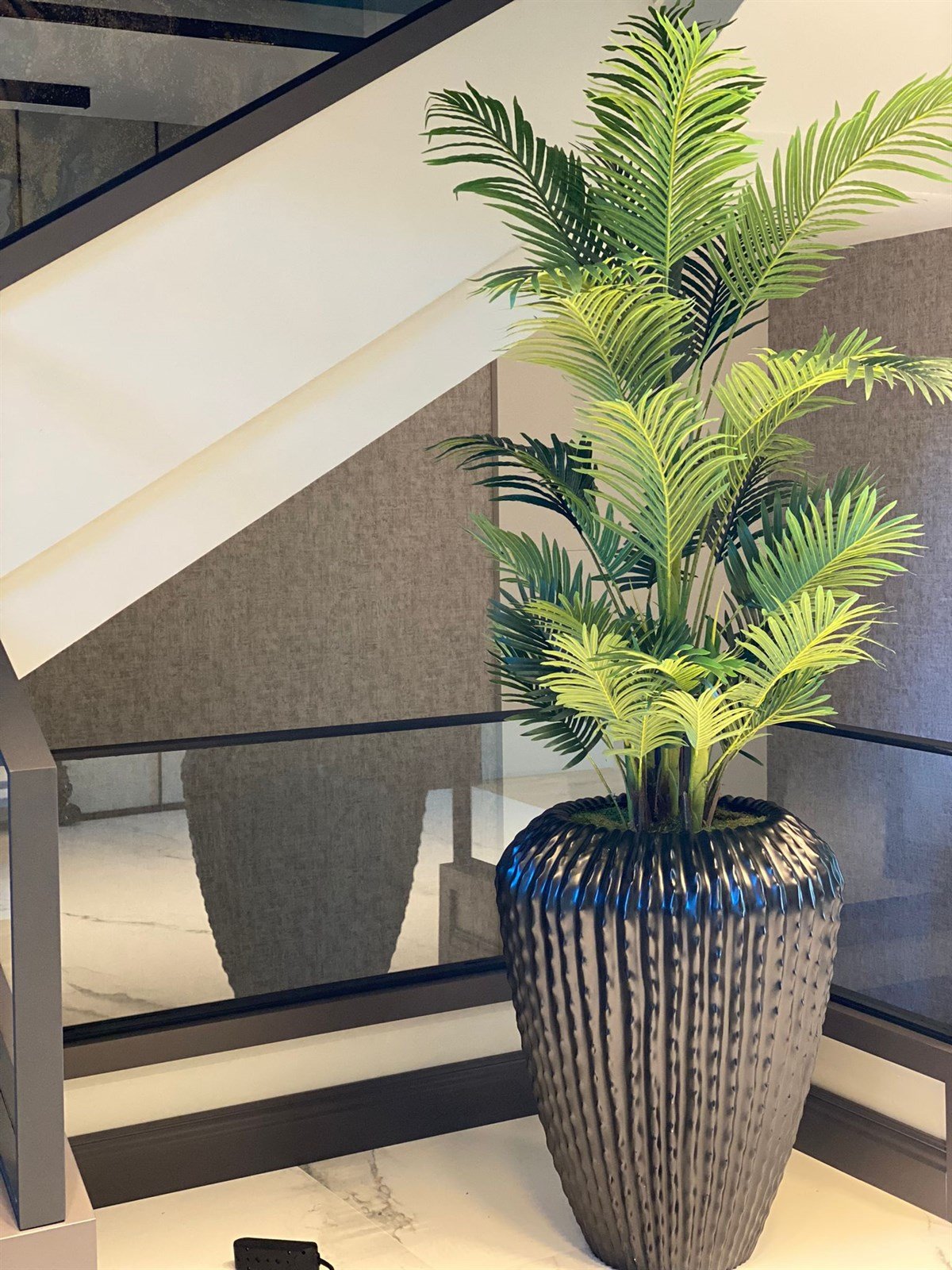 Fiber Saksı Siyah Mat Parlak 85*65