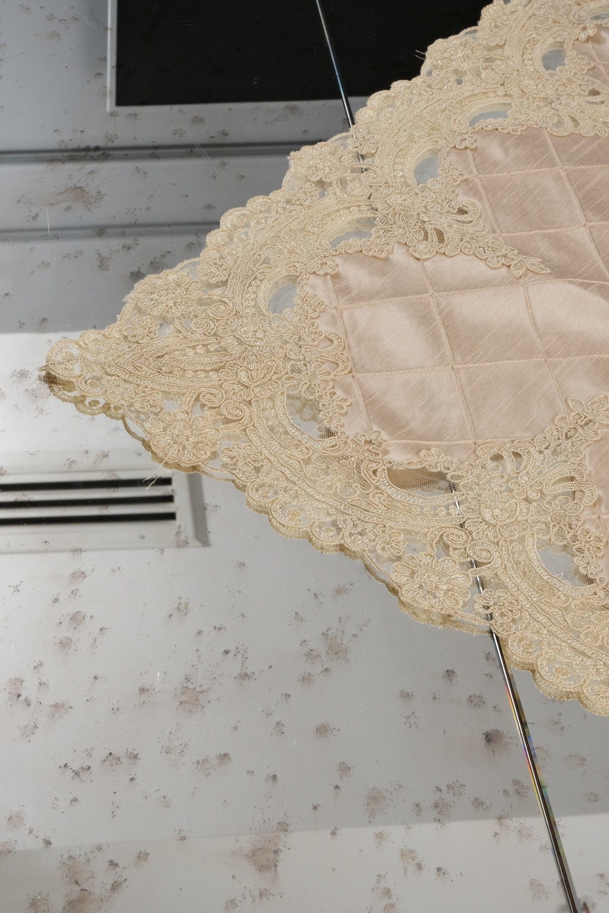 Nervürlü 1002 Dar Dantel Fiskos Masa Örtüsü Cappuccino 105X104