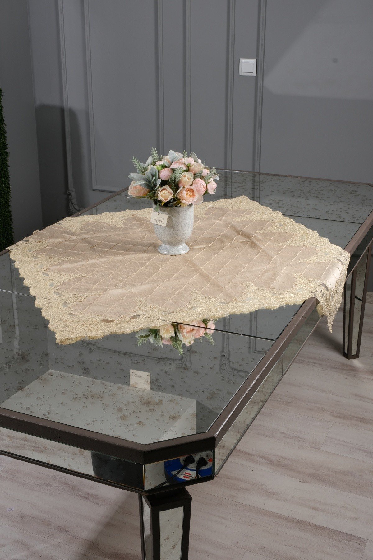 Nervürlü 1002 Dar Dantel Fiskos Masa Örtüsü Cappuccino 105X104