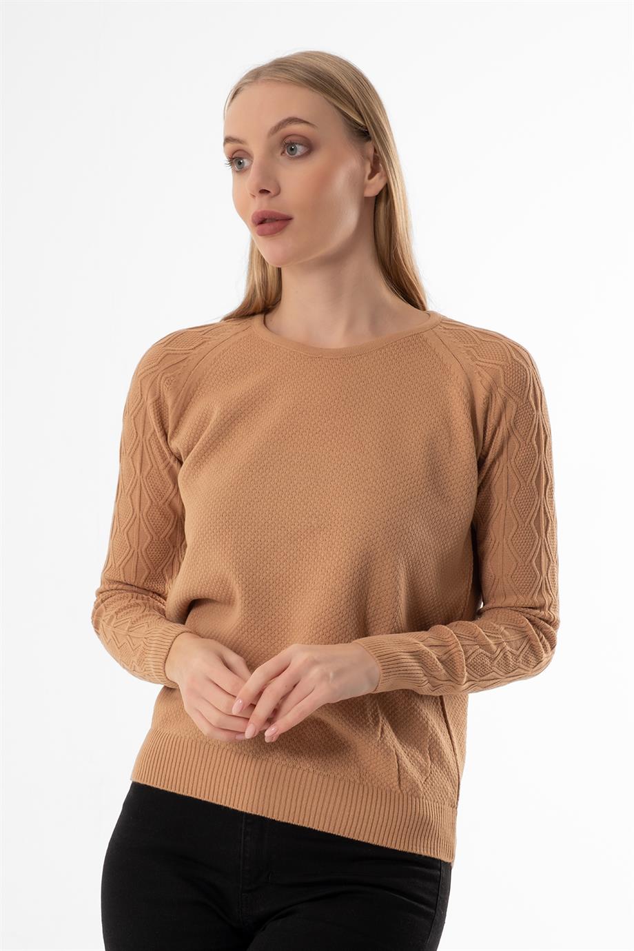 SIFIR YAKA KOLU DESENLİ KARAMEL BASİC BAYAN KAZAK