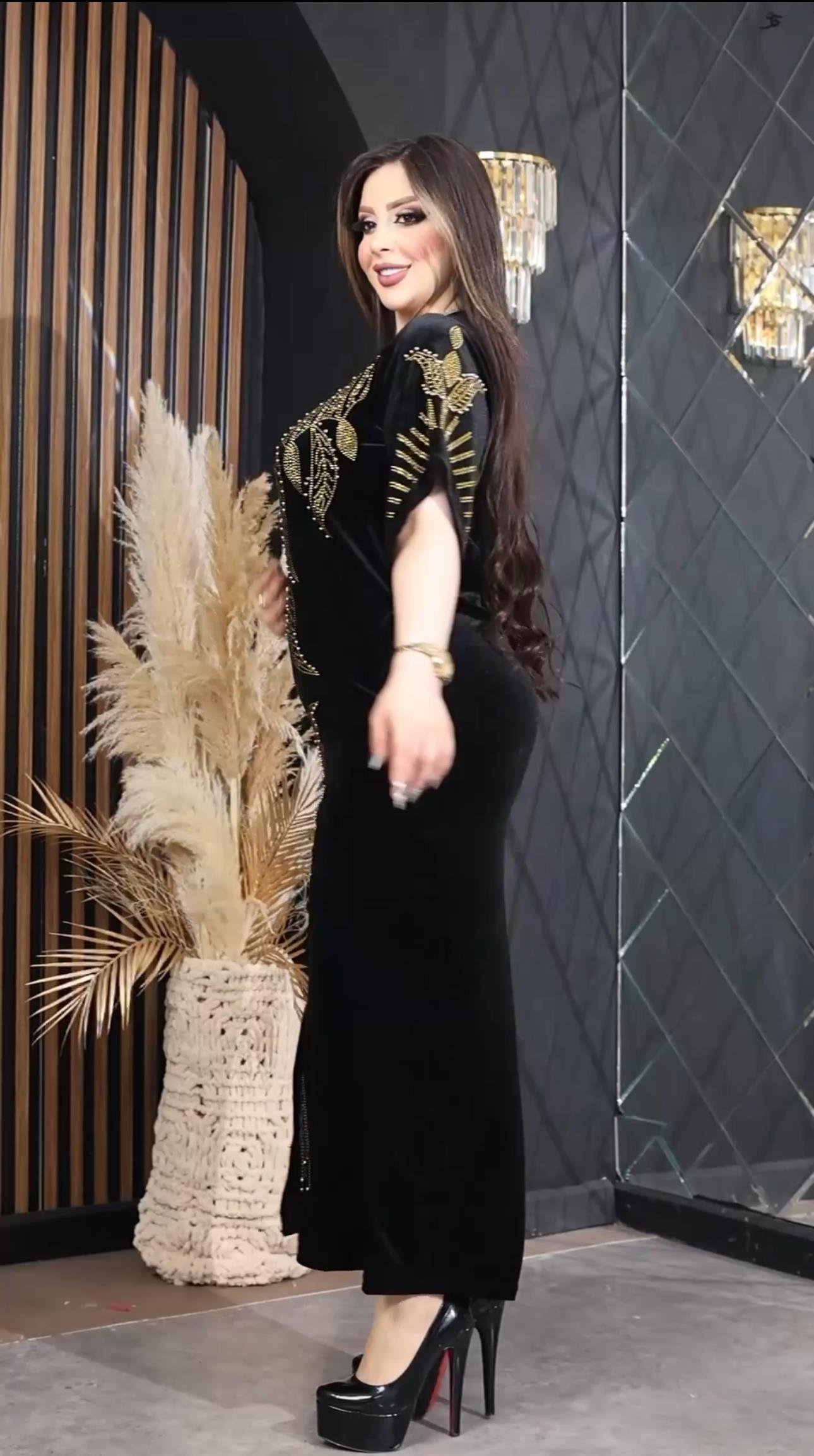 Ges Kol Yaprak Crystal Taşlı Kadife Elbise - SİYAH