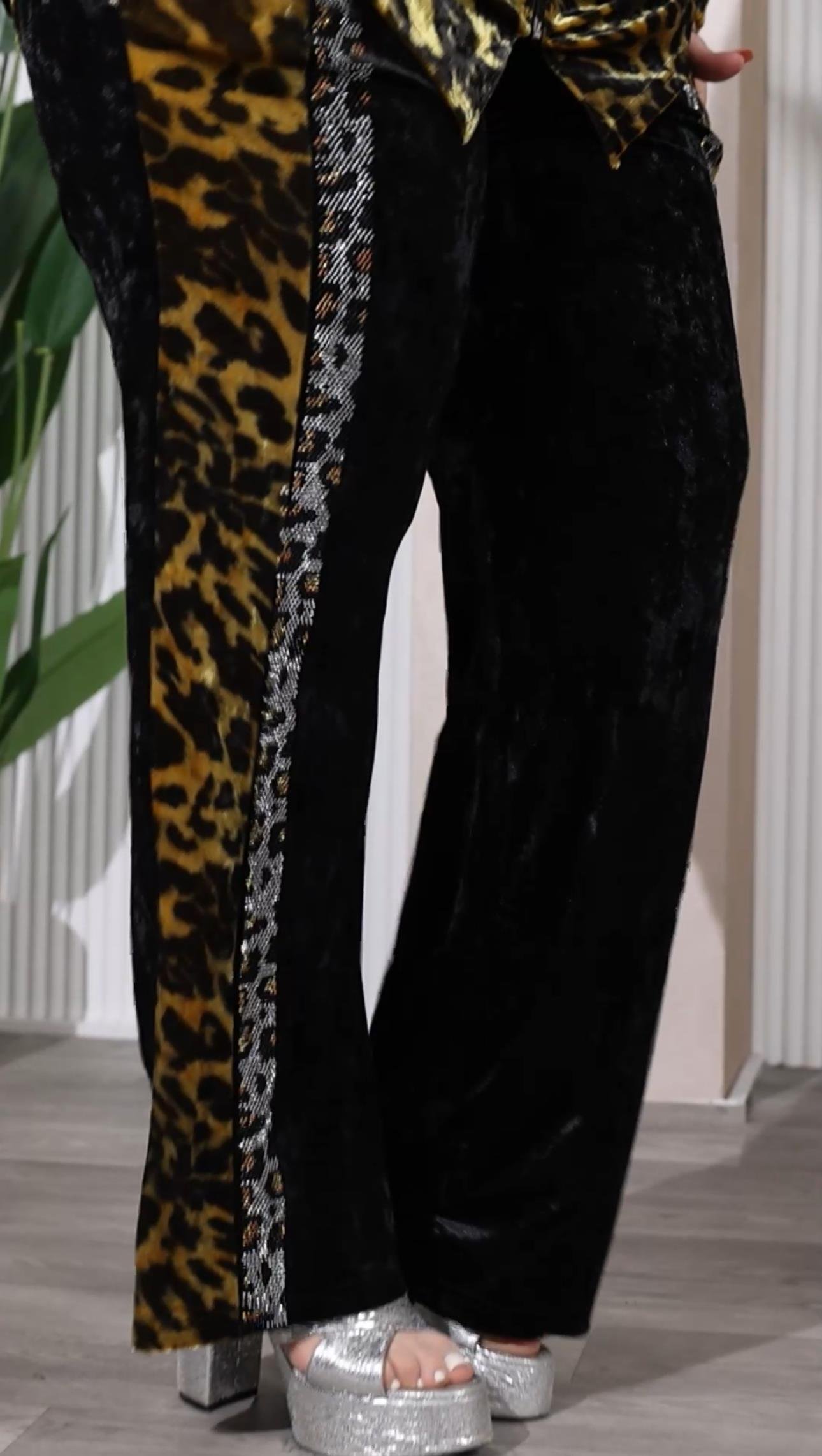 Leopar Desen Crystal Taşlı Kadife Takım - SİYAH