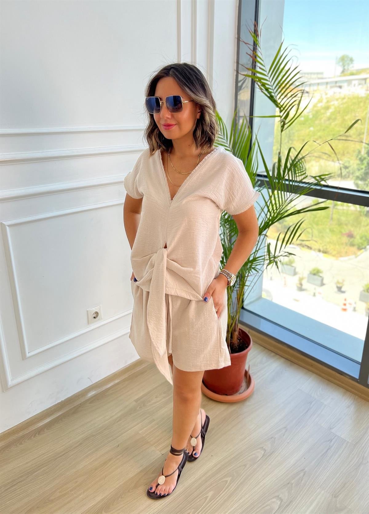 Bej Önü Büzgülü Keten Şortlu Tulum