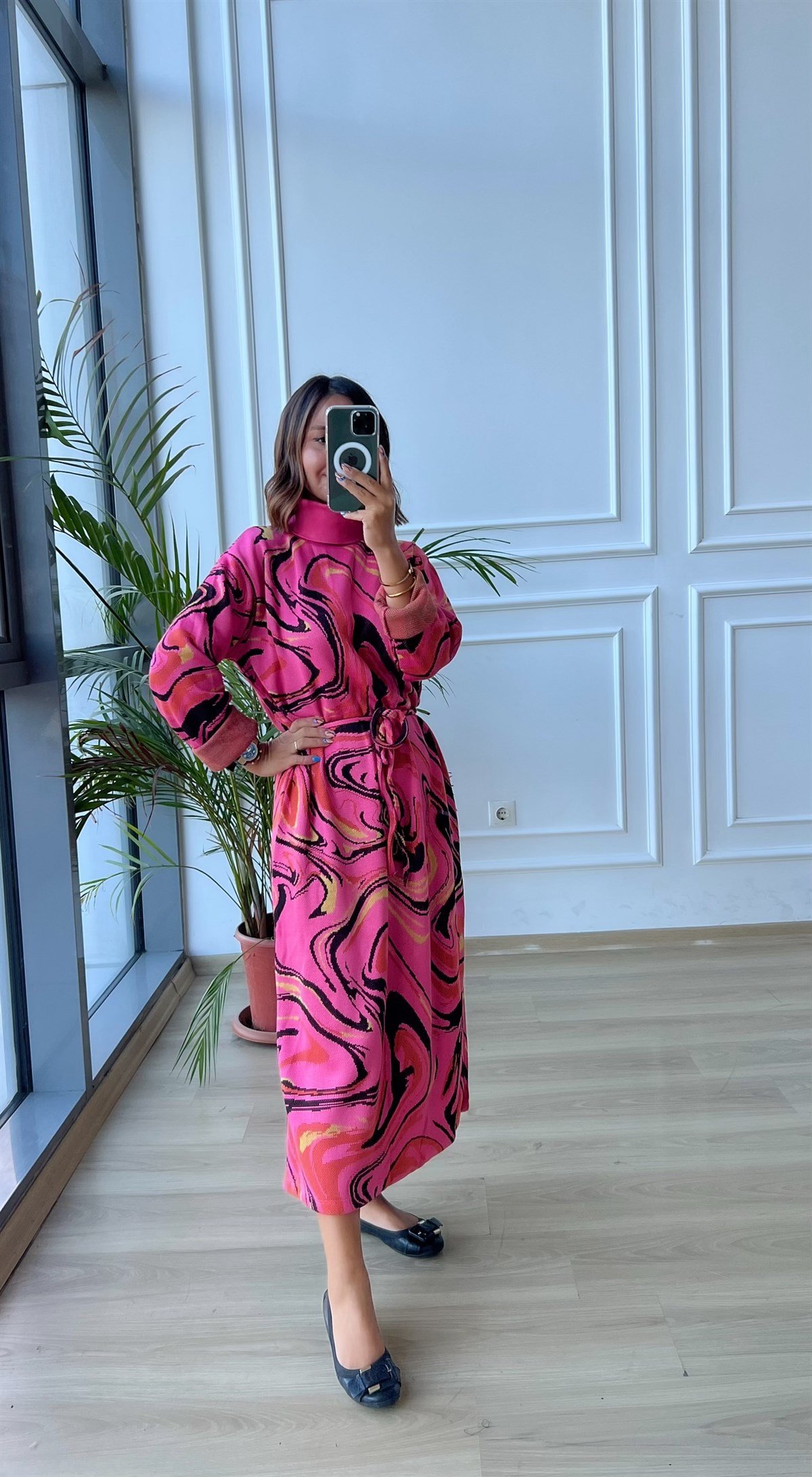 Boğazlı Pembe Desenli Elbise