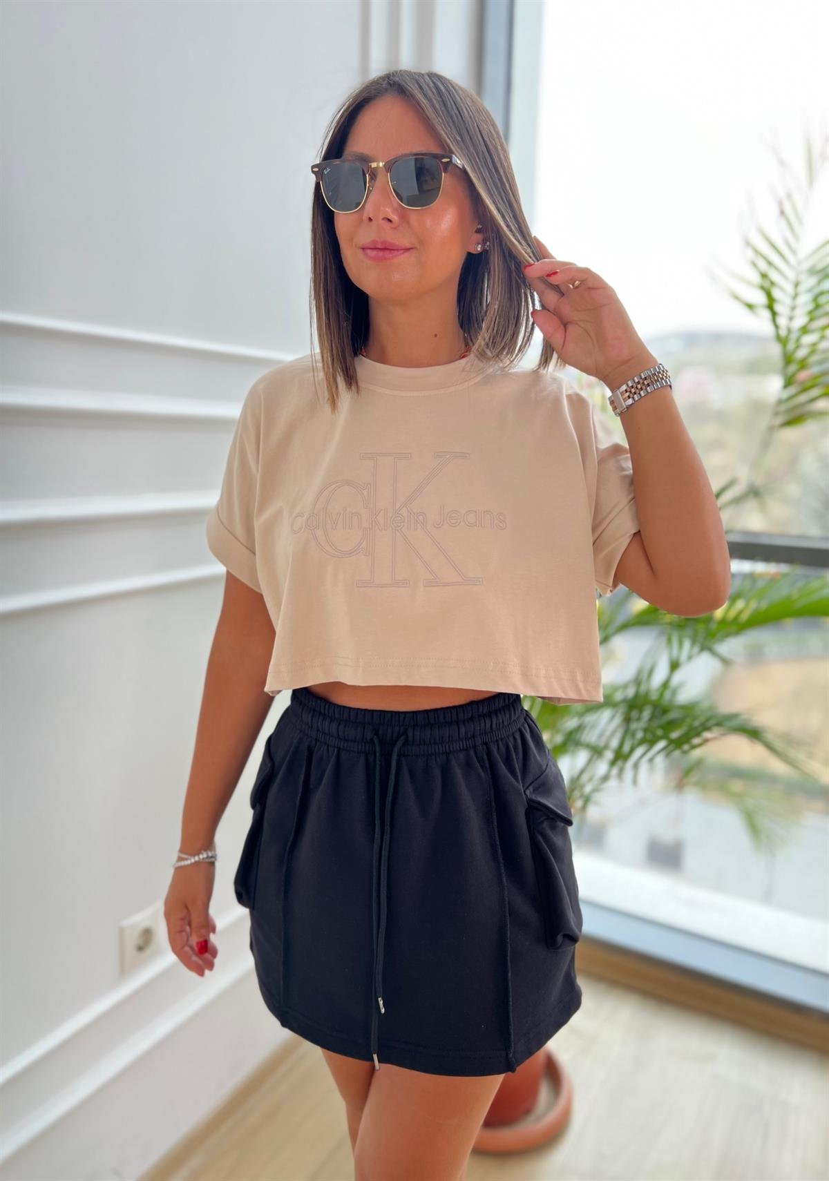Duble Kol Bej Crop Tişört