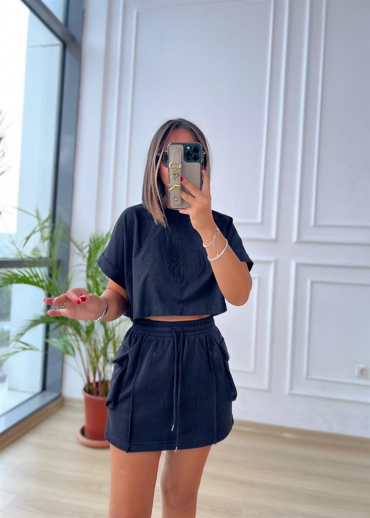 Duble Kol Siyah Crop Tişört