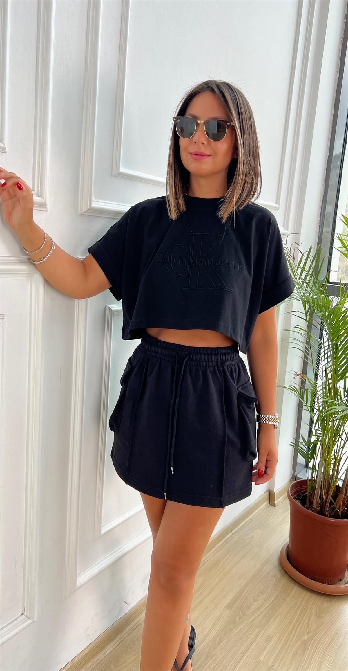 Duble Kol Siyah Crop Tişört