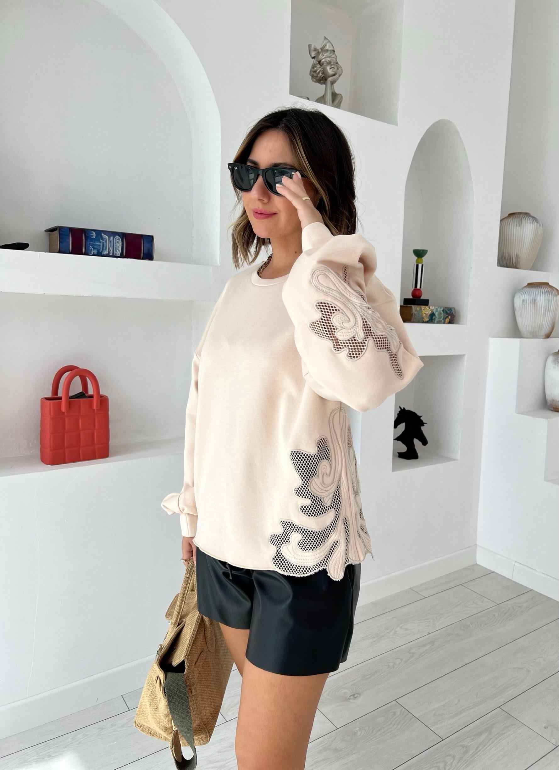 Ekru Dantel Detaylı Sweat