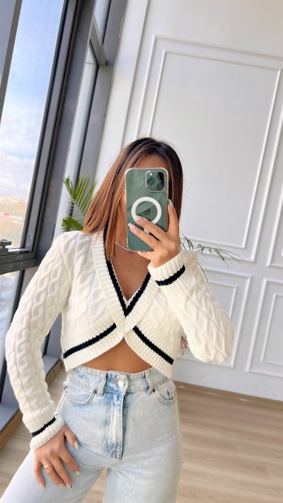 Ekru V Yaka Crop Kazak