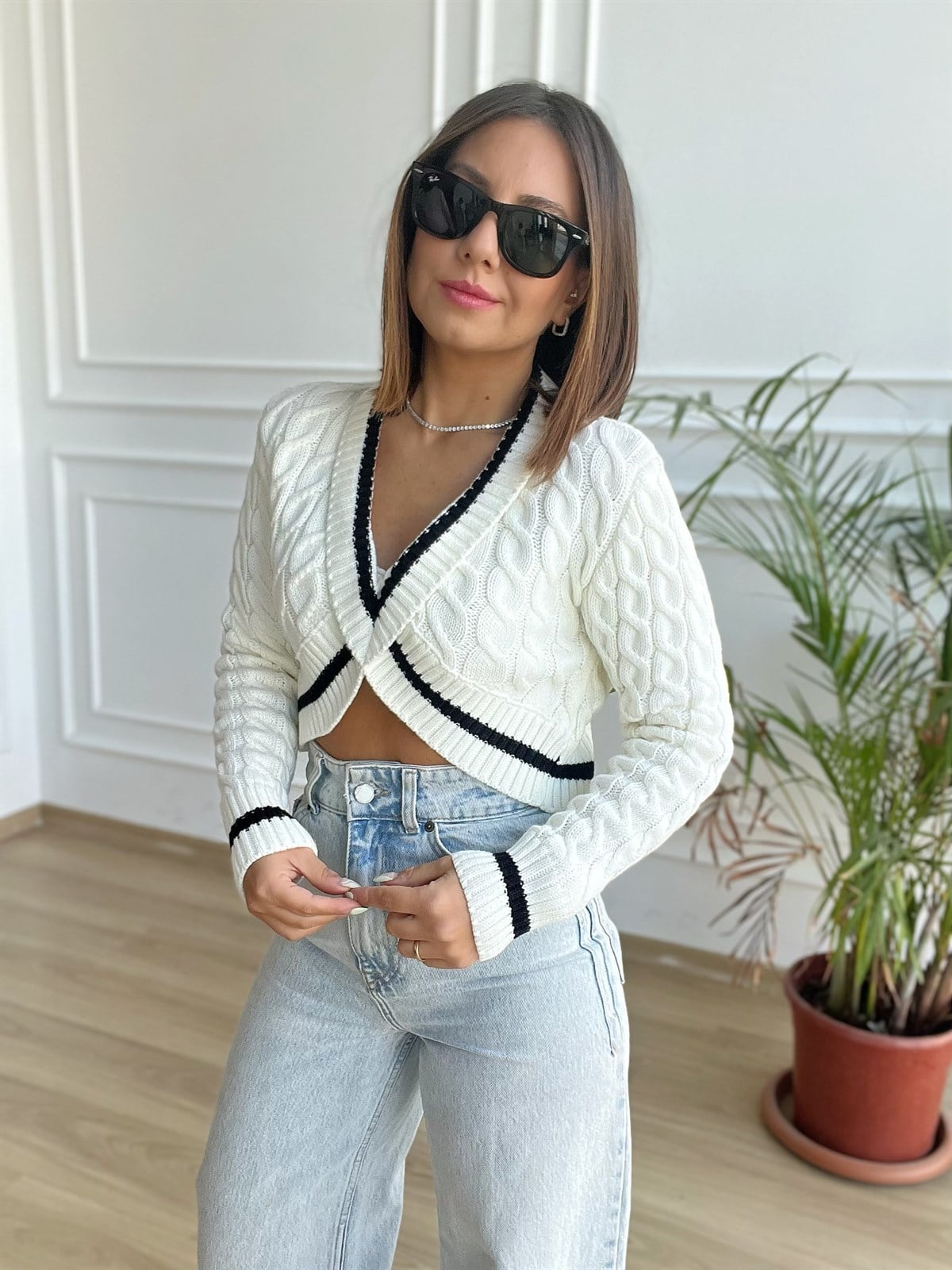Ekru V Yaka Crop Kazak