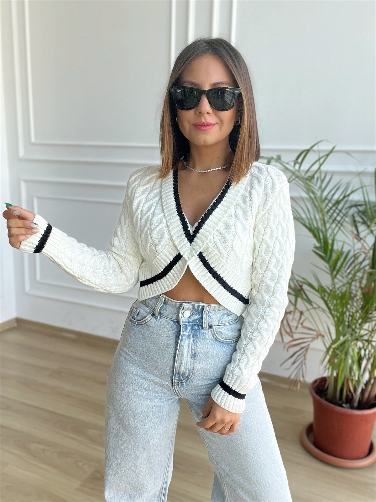 Ekru V Yaka Crop Kazak