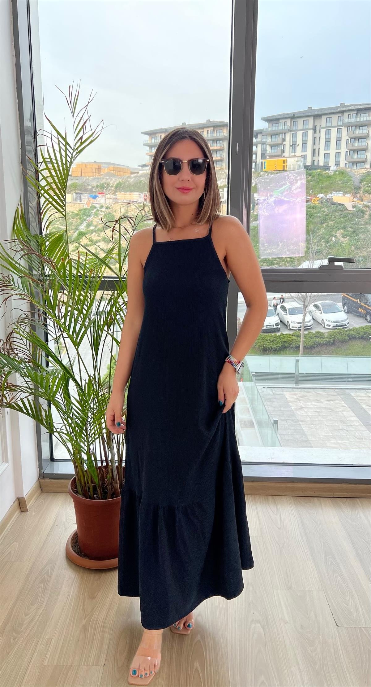 Fırfır Detaylı Askılı Siyah Elbise
