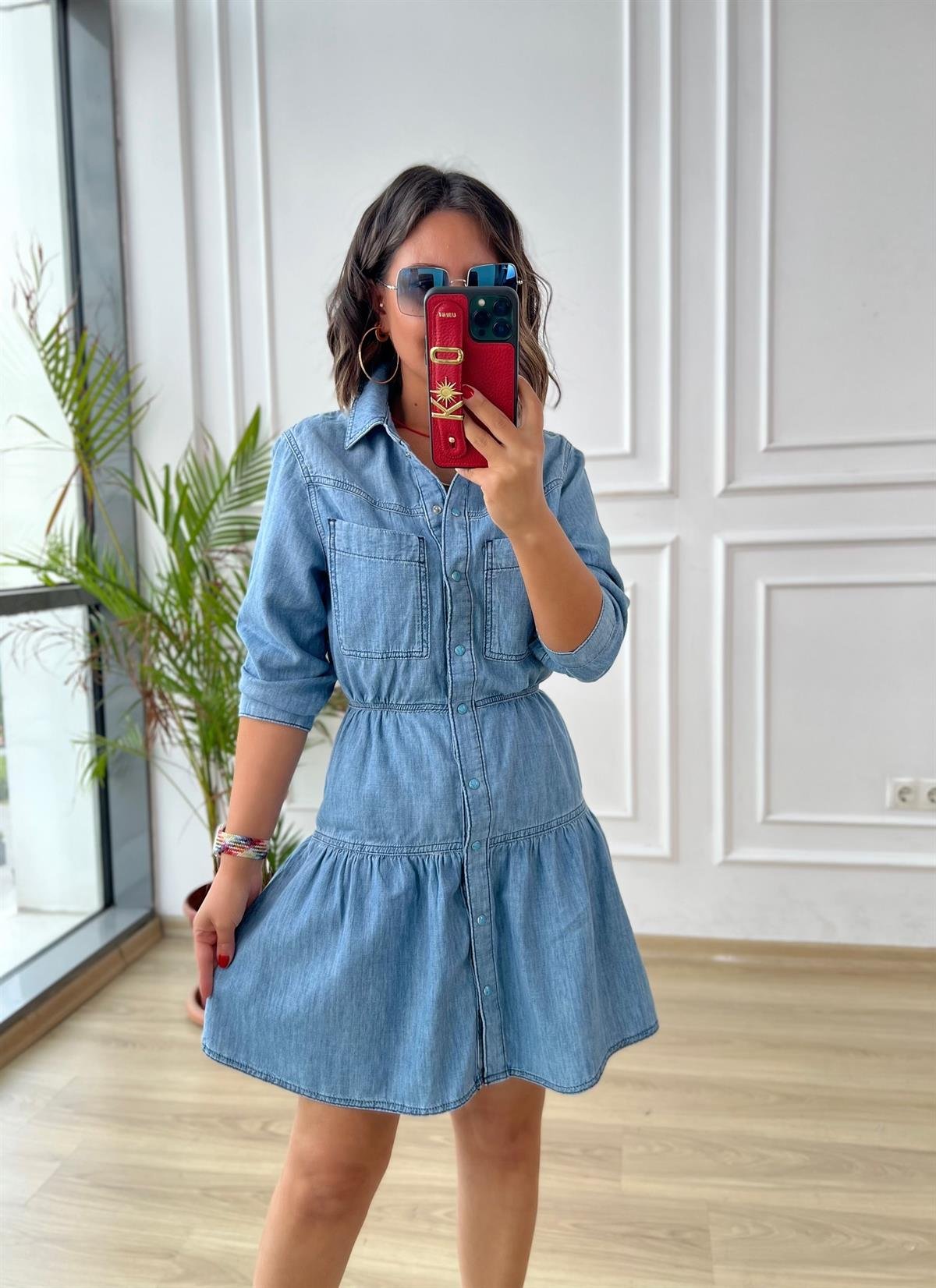 Fırfırlı önü çıtçıtlı elbise