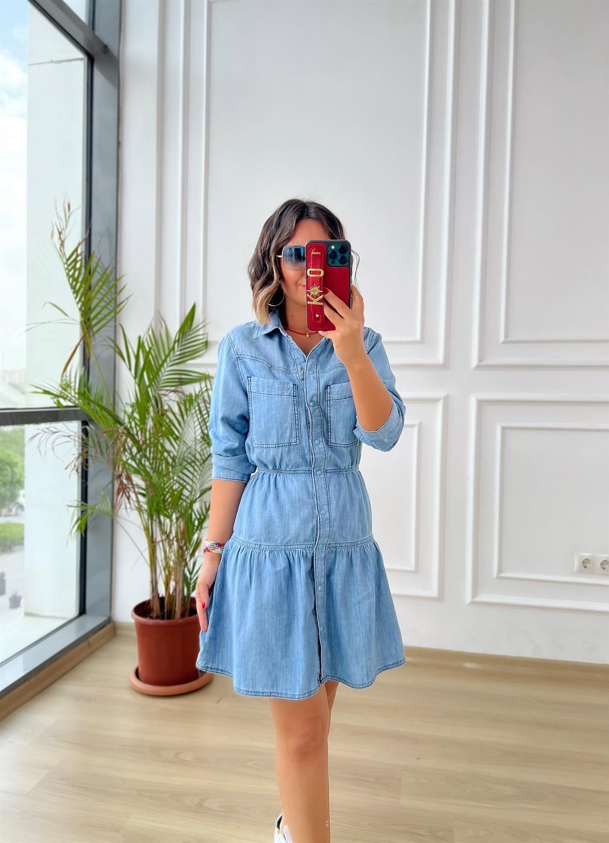 Fırfırlı önü çıtçıtlı elbise