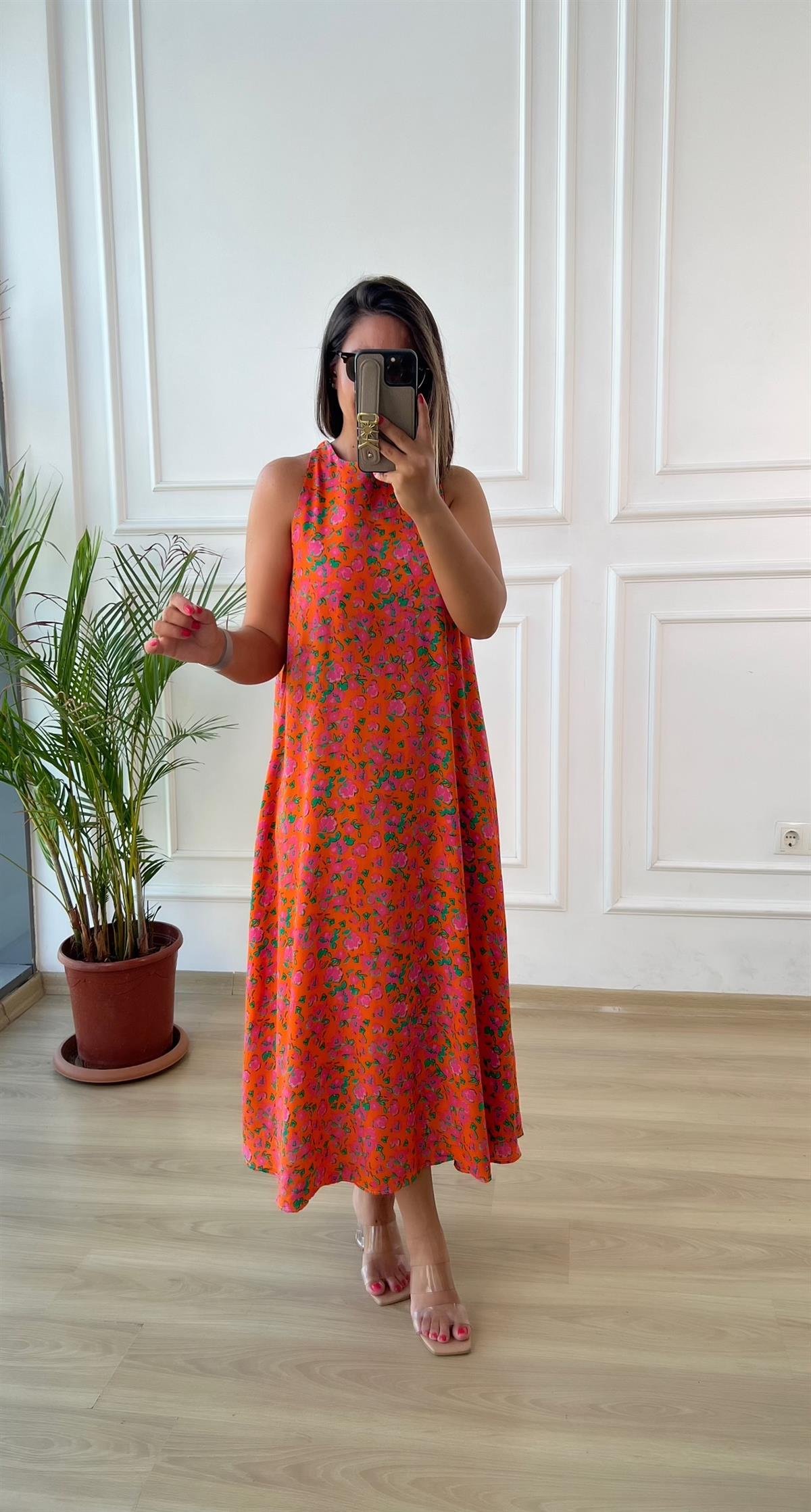 Halter Yaka Çiçek Desenli Elbise