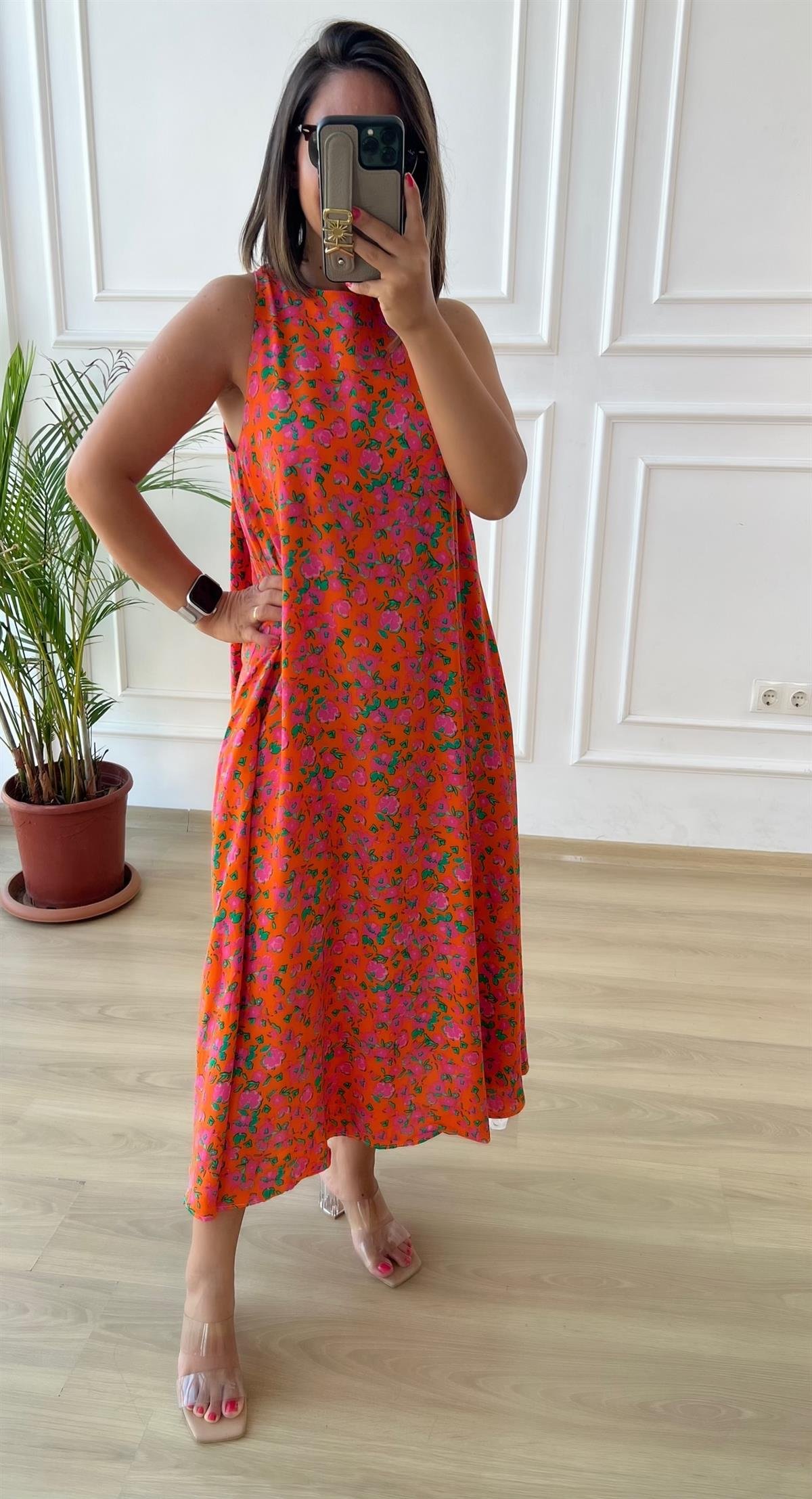 Halter Yaka Çiçek Desenli Elbise