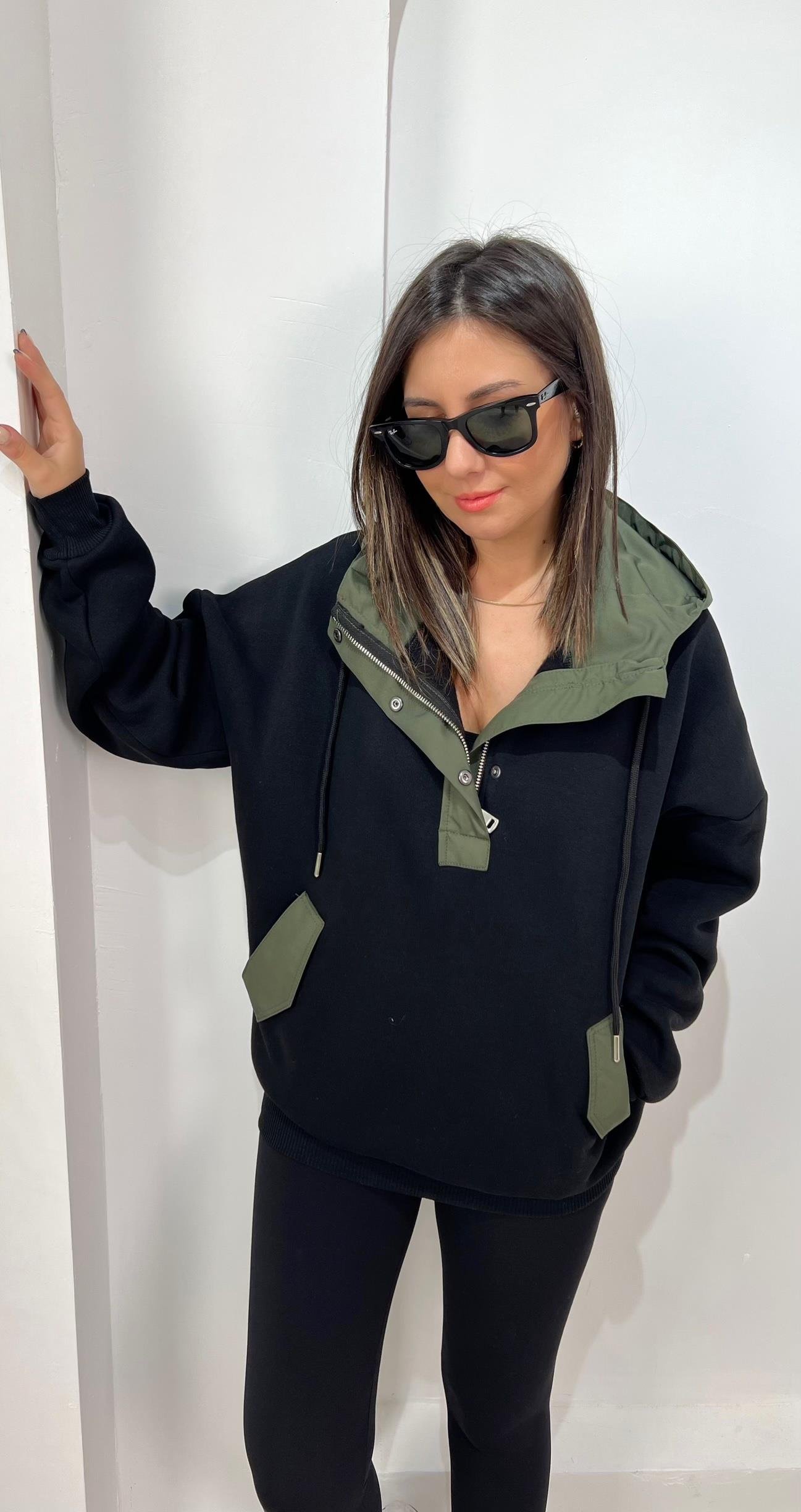 Kapişonlu Paraşüt Detaylı Sweat