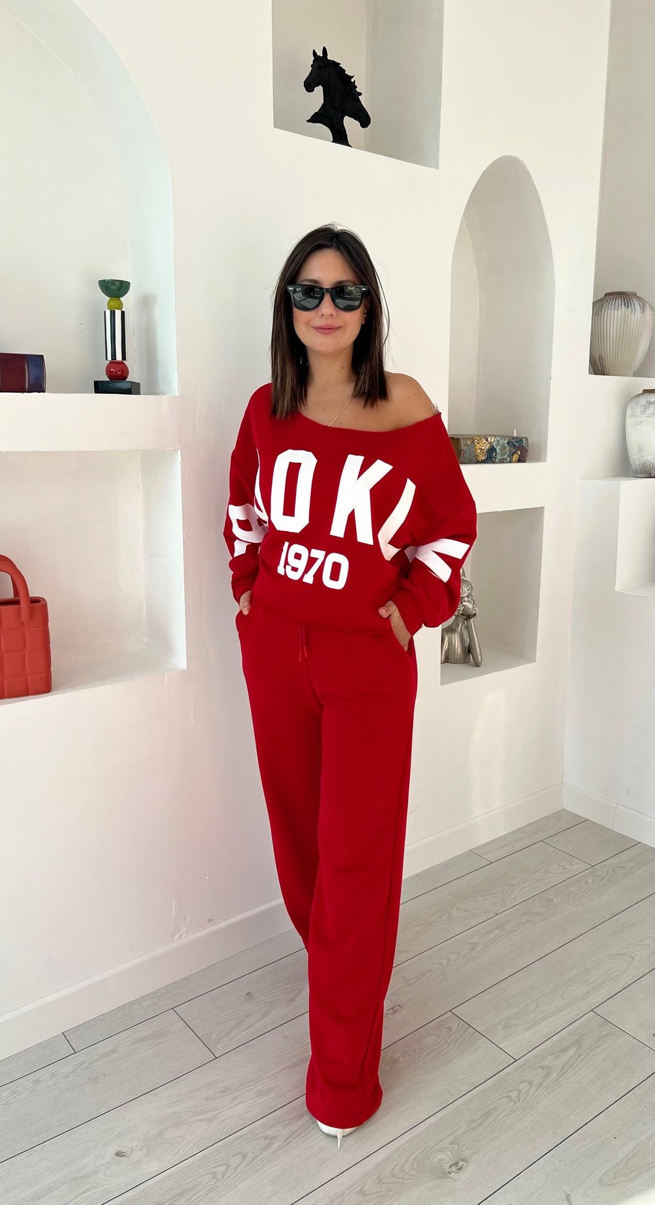 Kayık Yaka Kırmızı Takım