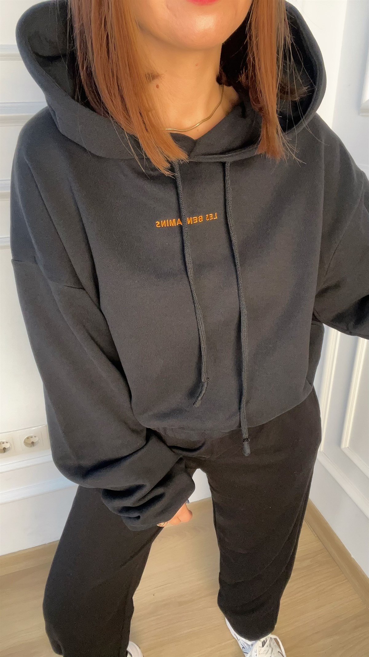 Kısa Siyah Kapişonlu Sweat