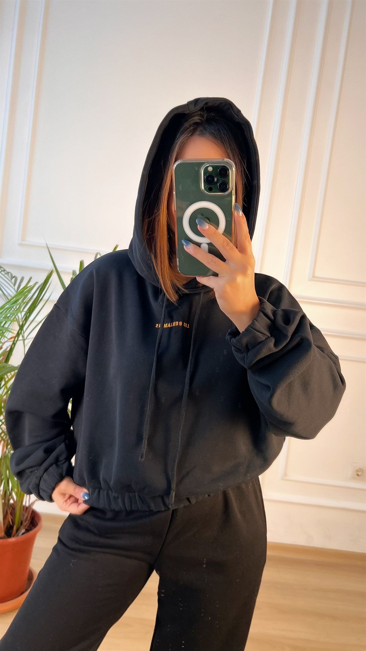 Kısa Siyah Kapişonlu Sweat