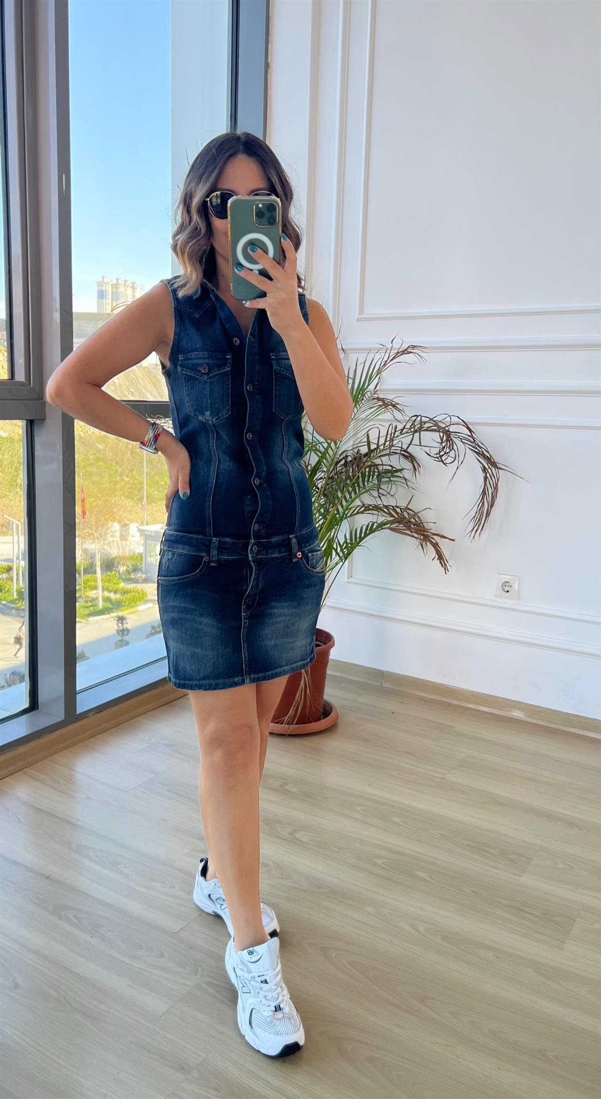 Kolsuz önü düğmeli jean elbise