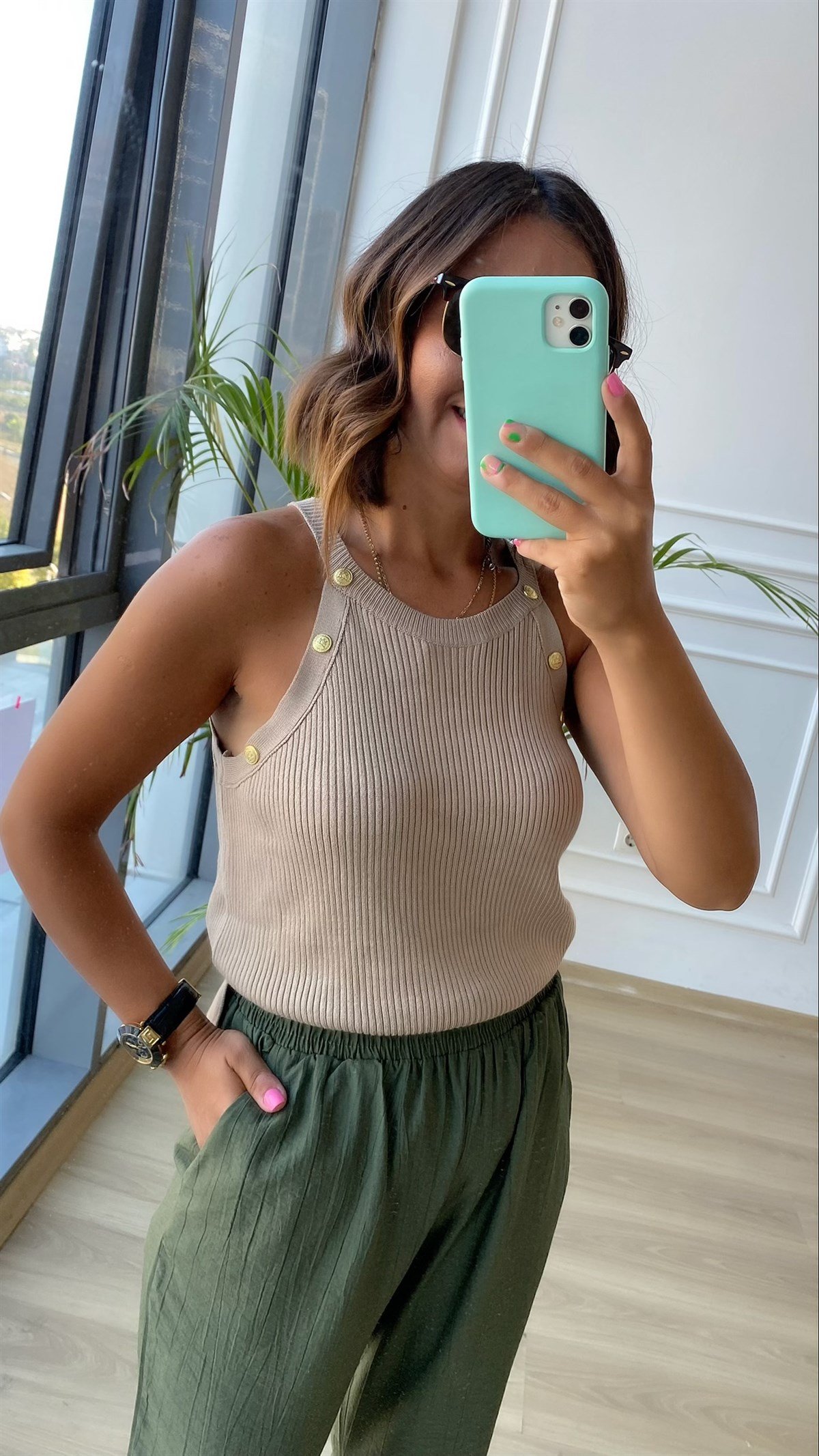 Krem Askılı Düğmeli Triko Bluz